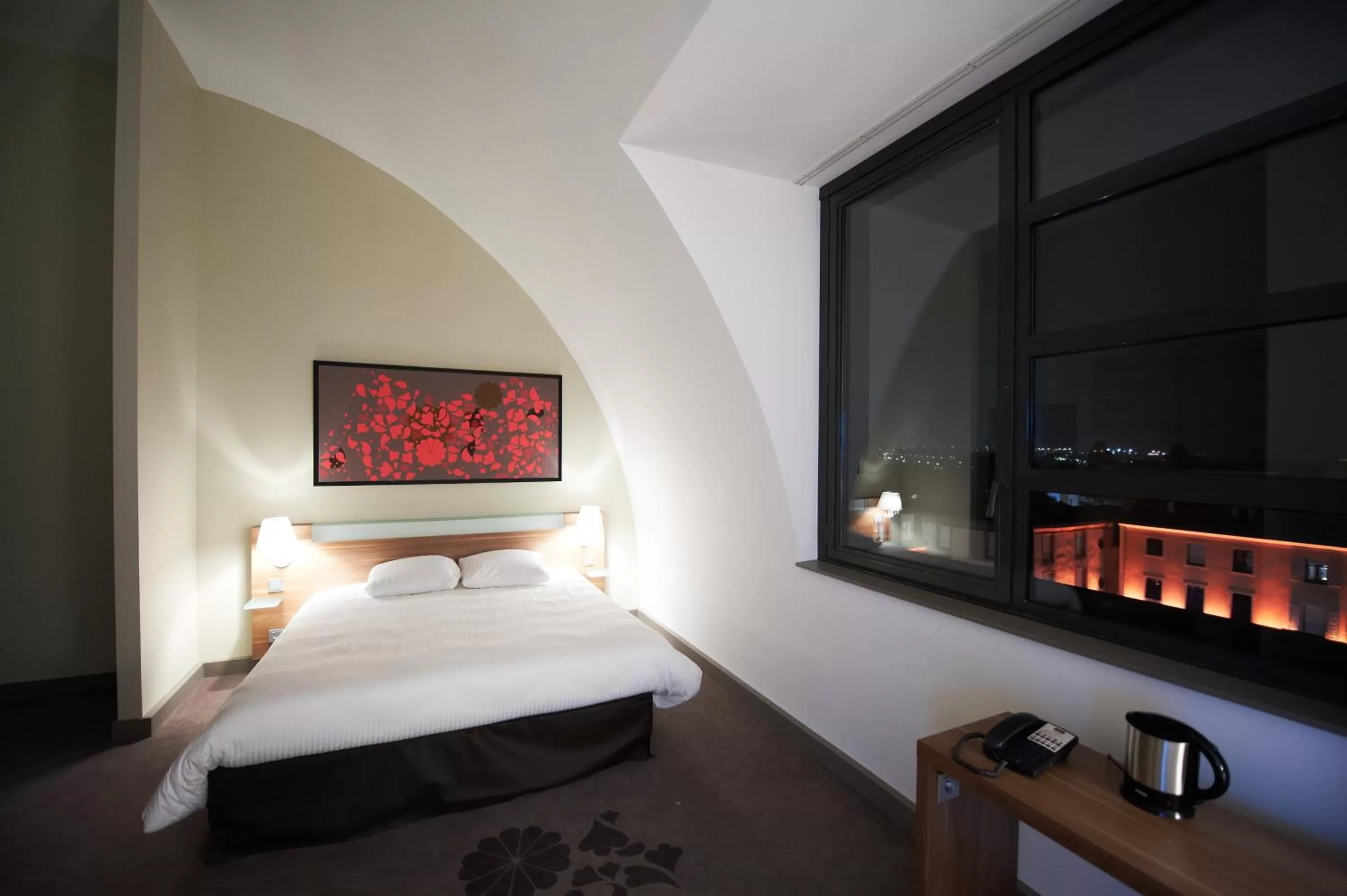 City view, Bed in Mercure Cholet Centre
