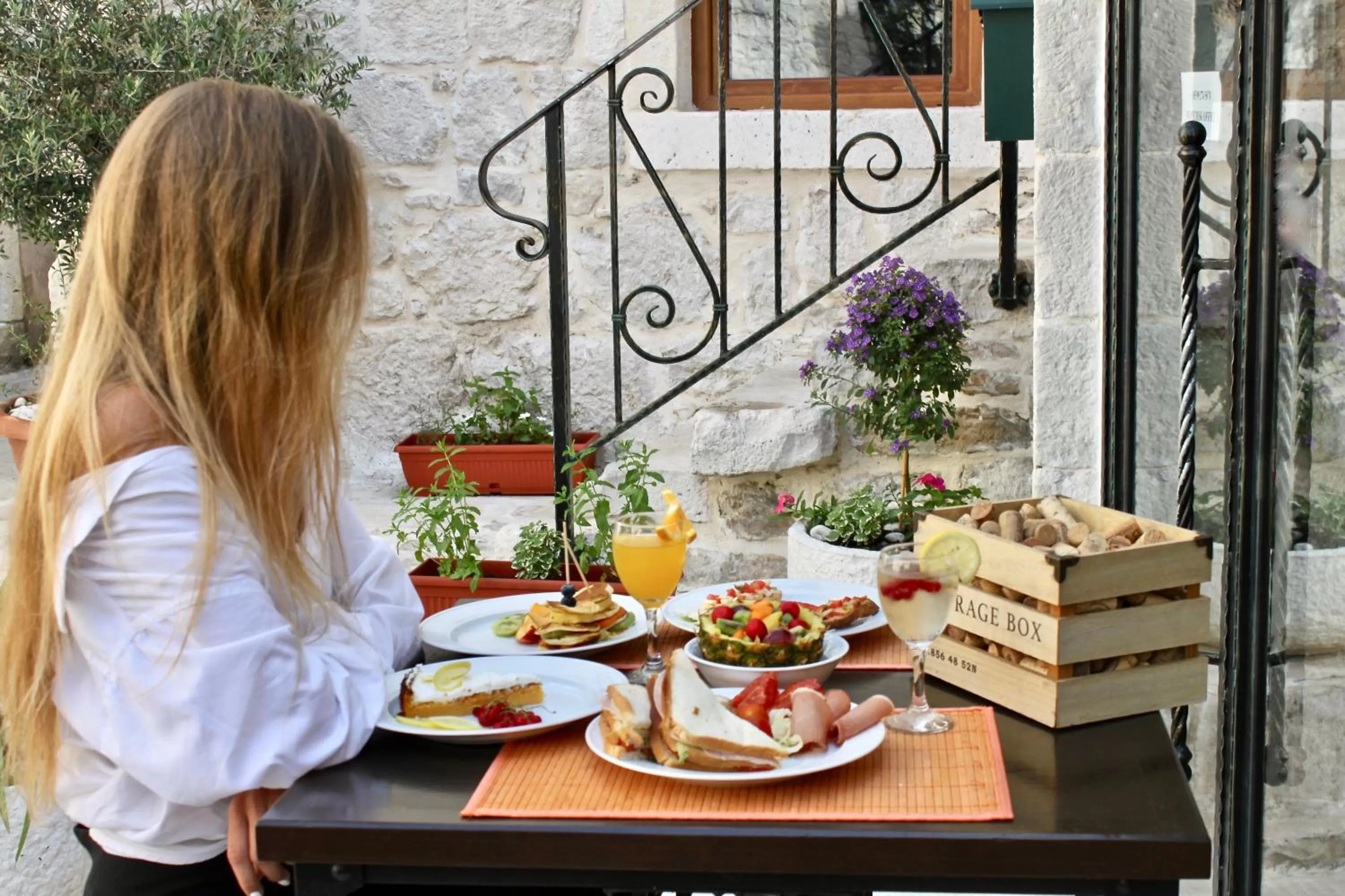 Restaurant/places to eat in Heritage Palace Varos - MAG Quaint & Elegant Boutique Hotels