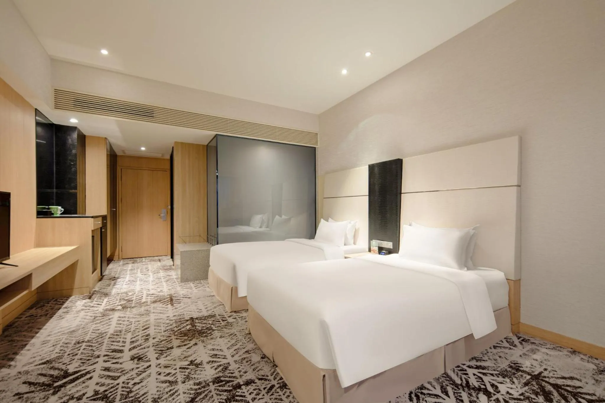 Photo of the whole room, Bed in Holiday Inn Shanghai Hongqiao West by IHG