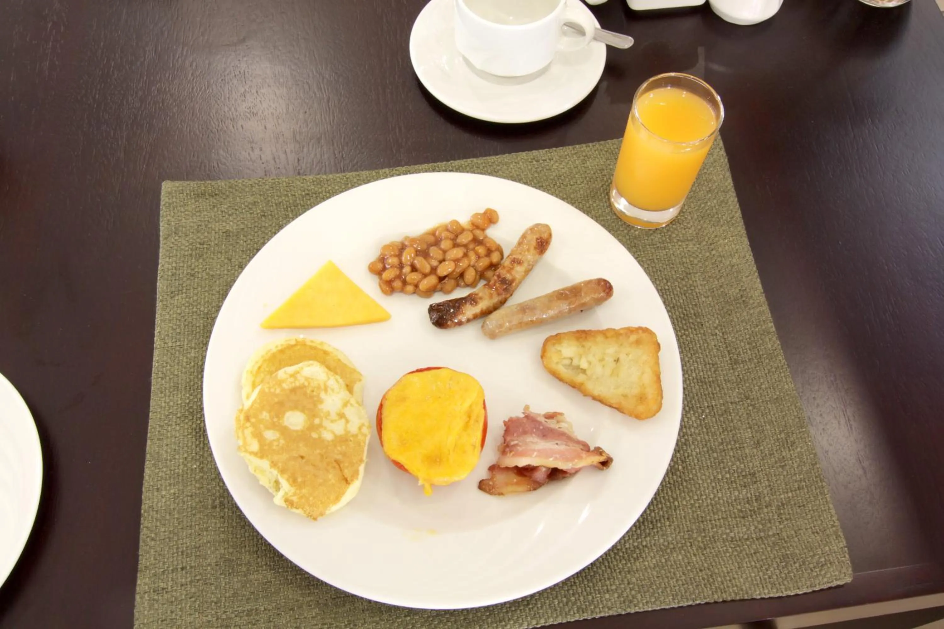 Restaurant/places to eat in Cresta Lodge Gaborone