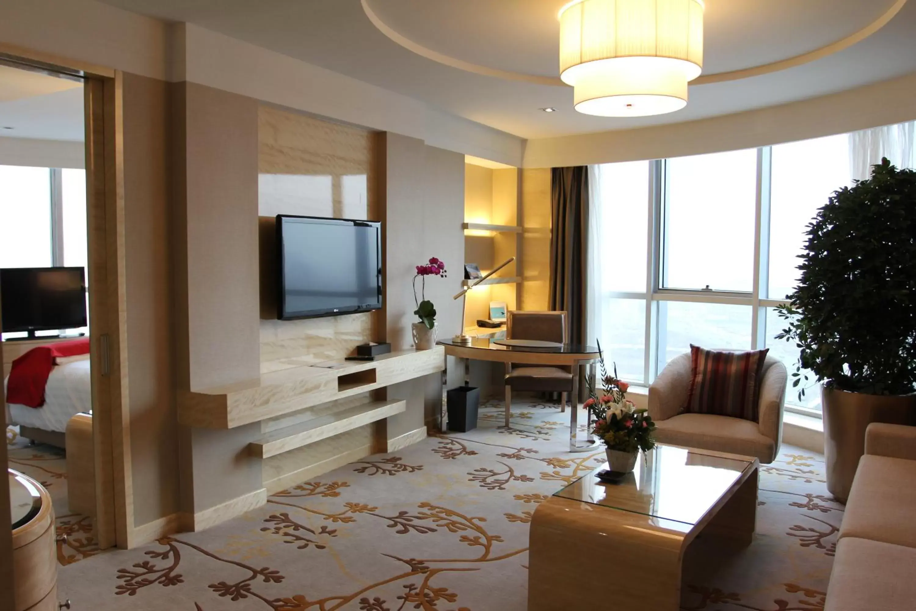 Photo of the whole room, TV/Entertainment Center in Pullman Linyi Lushang