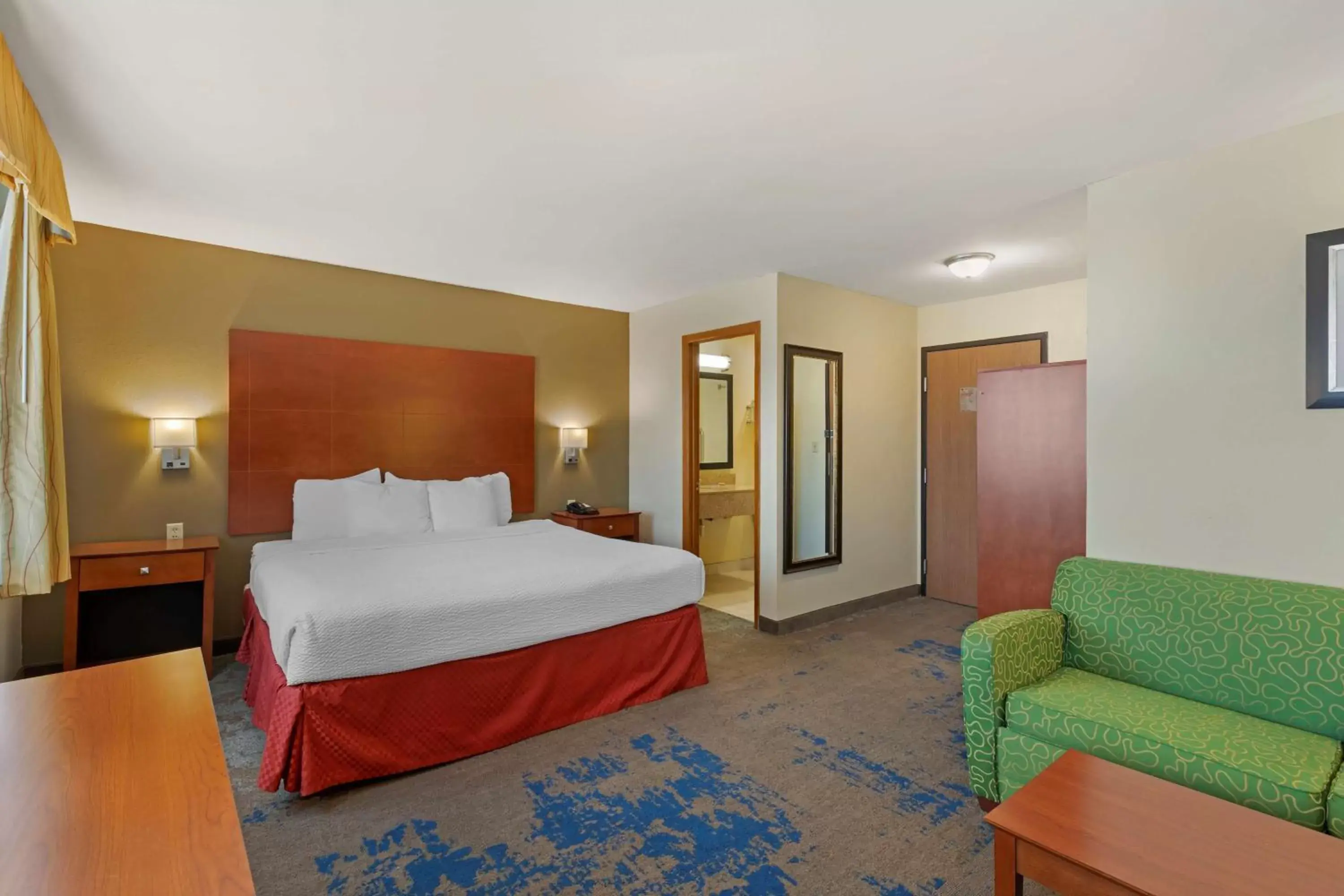 Bedroom, Bed in Best Western Plus Altoona Inn