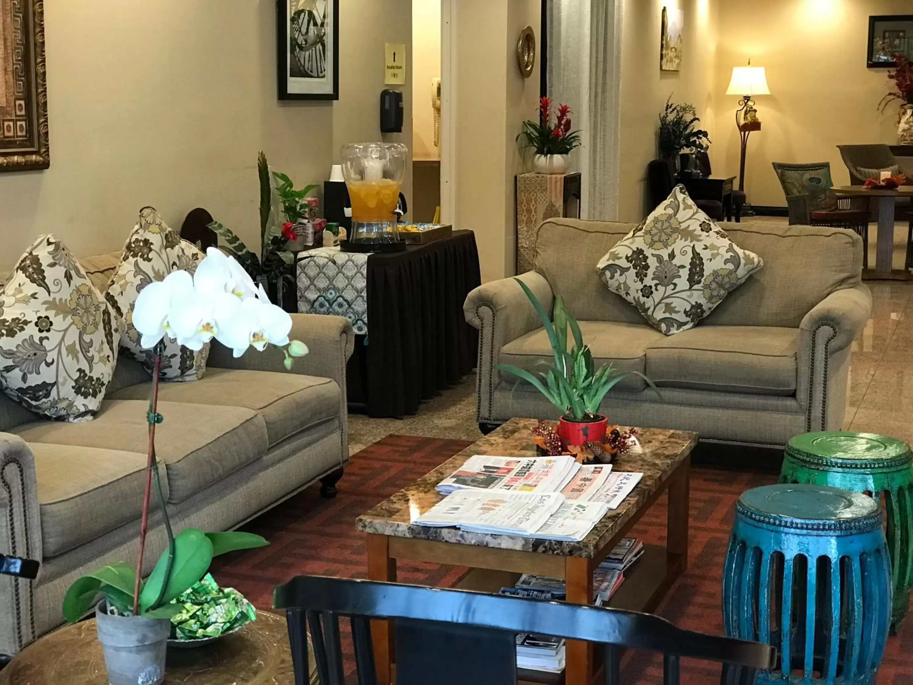 Lobby or reception in GreenTree Inn & Suites Los Angeles - Alhambra - Pasadena