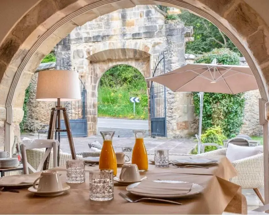 Food and drinks in Palacio de Arce Food and drinks in Palacio de Arce