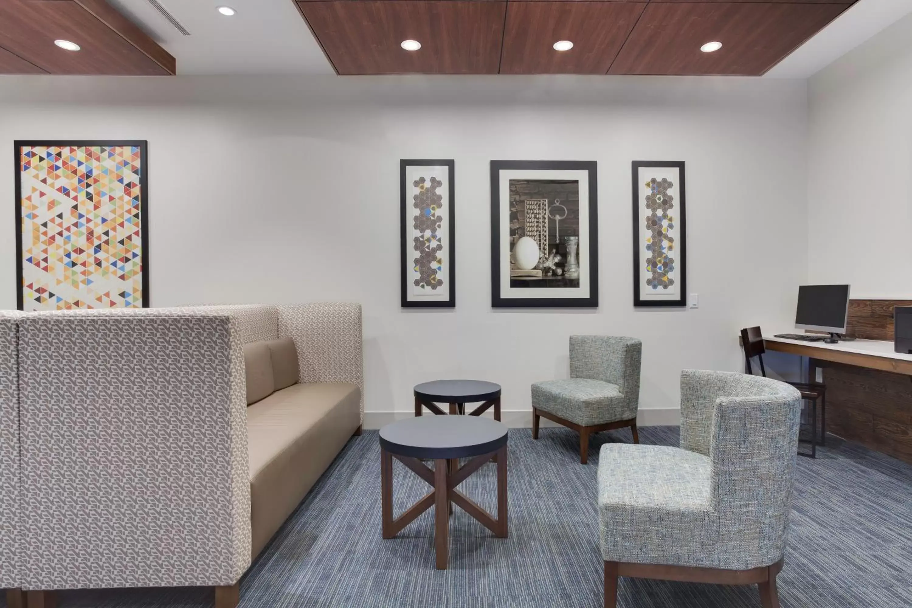 Property building, Seating Area in Holiday Inn Express Hotel & Suites Fort Lauderdale Airport/Cruise Port, an IHG Hotel