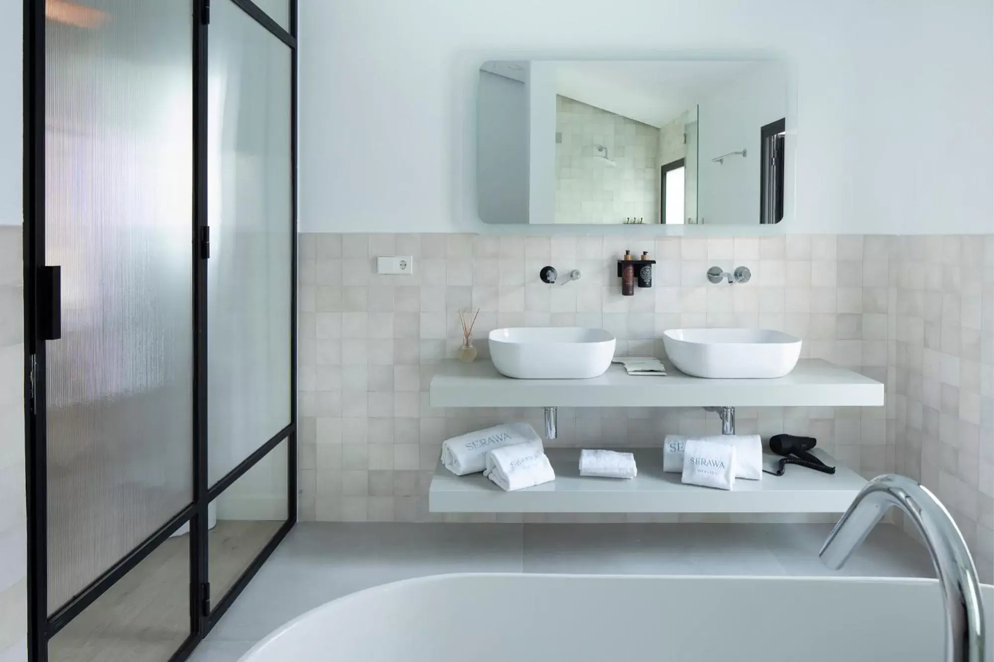 Bathroom in Hotel Serawa Alicante