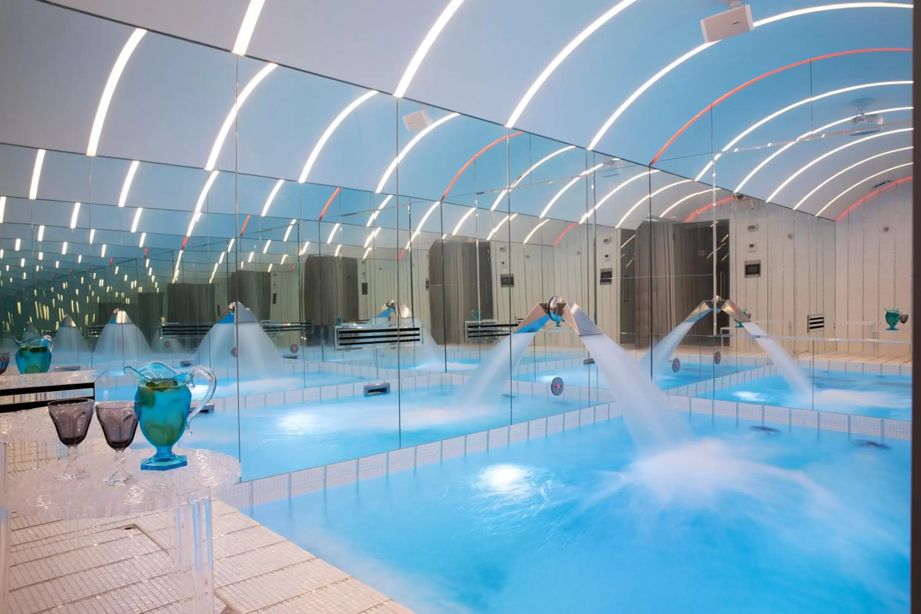 Spa and wellness centre/facilities, Swimming Pool in Hôtel Dress Code