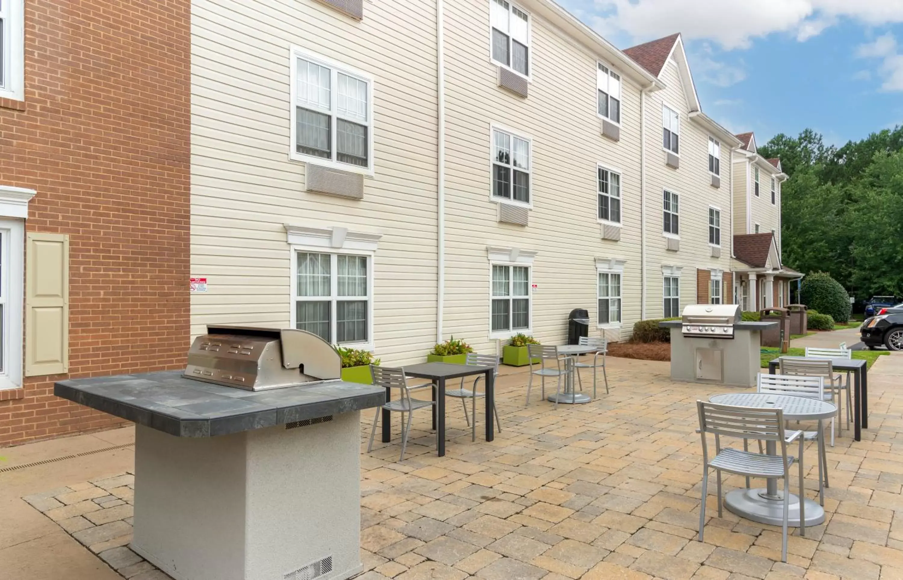 BBQ facilities, Property Building in Extended Stay America Suites - Atlanta - Norcross