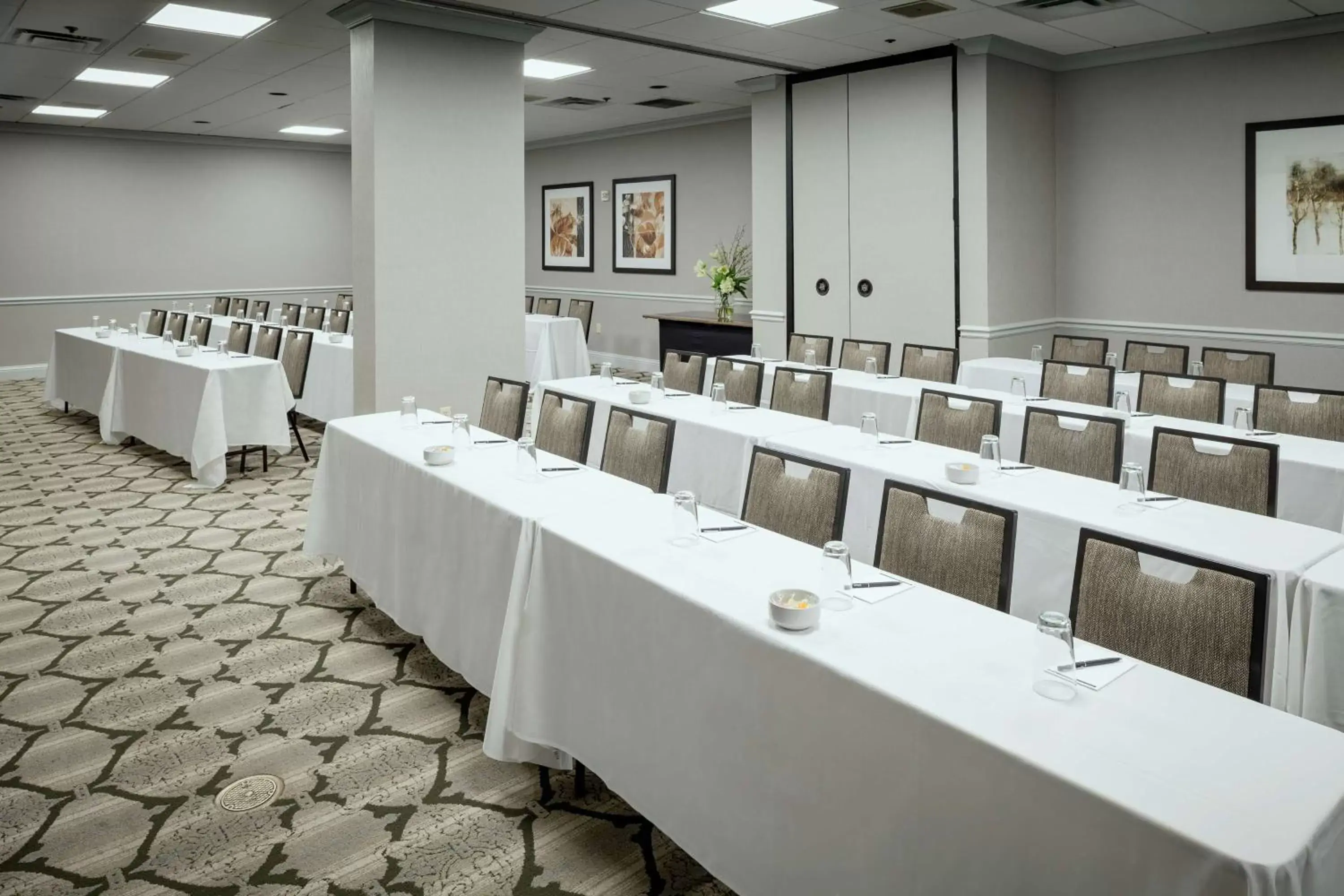 Meeting/conference room in Hilton Suites Brentwood