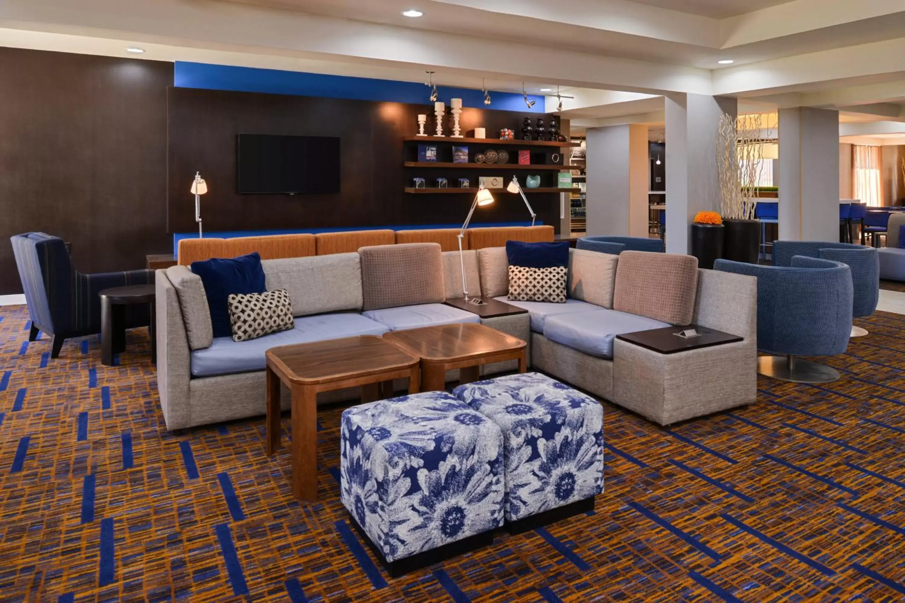 Lobby or reception, Lobby/Reception in Courtyard by Marriott Milwaukee North/Brown Deer