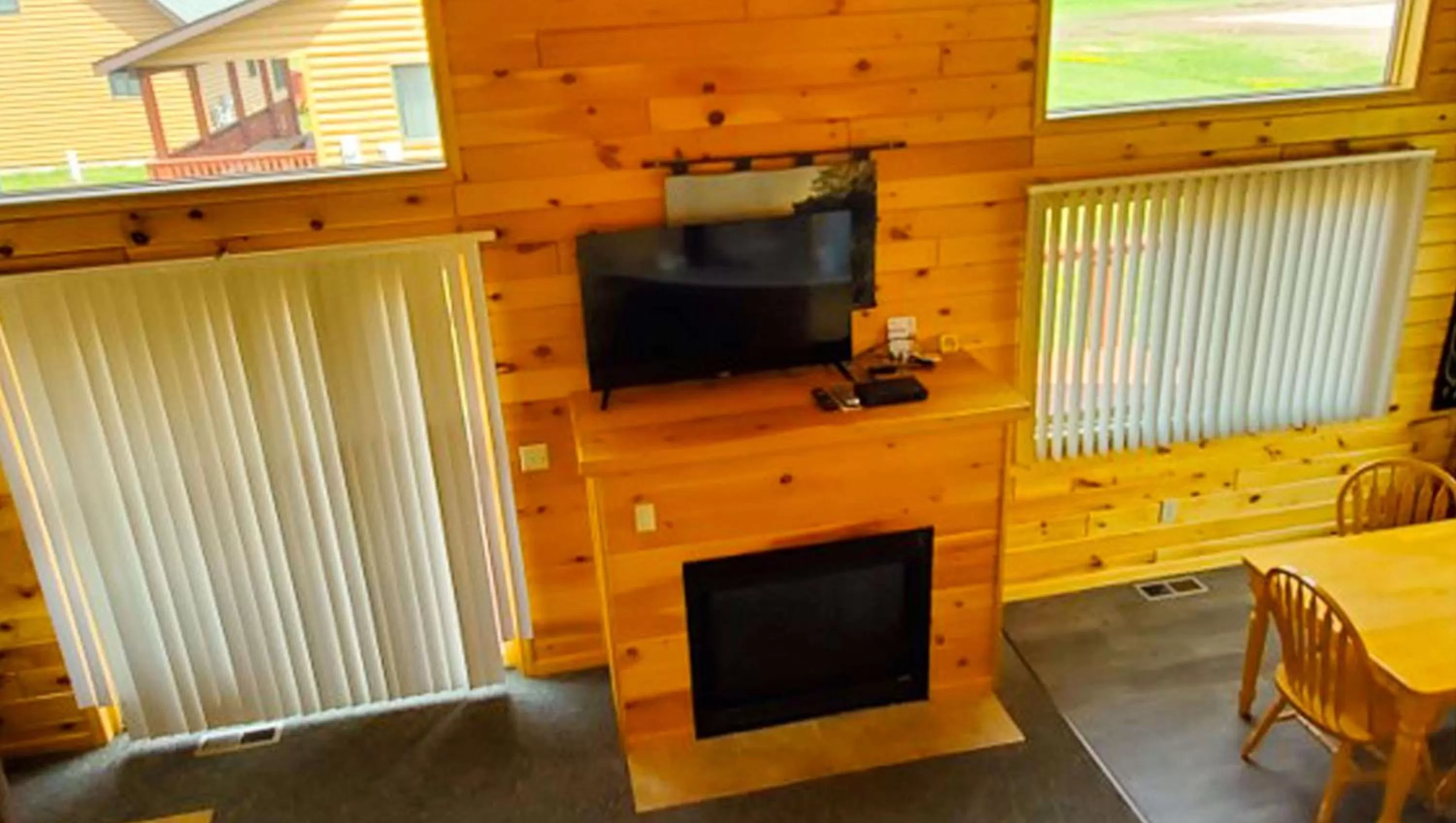 Photo of the whole room in Jasper Ridge Inn Ishpeming