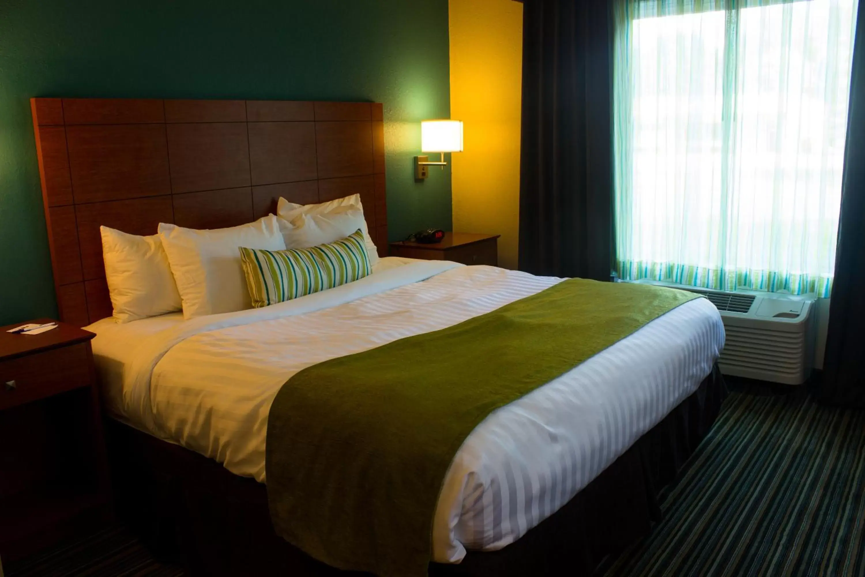 Bedroom, Bed in BEST WESTERN Plus Menomonie Inn & Suites