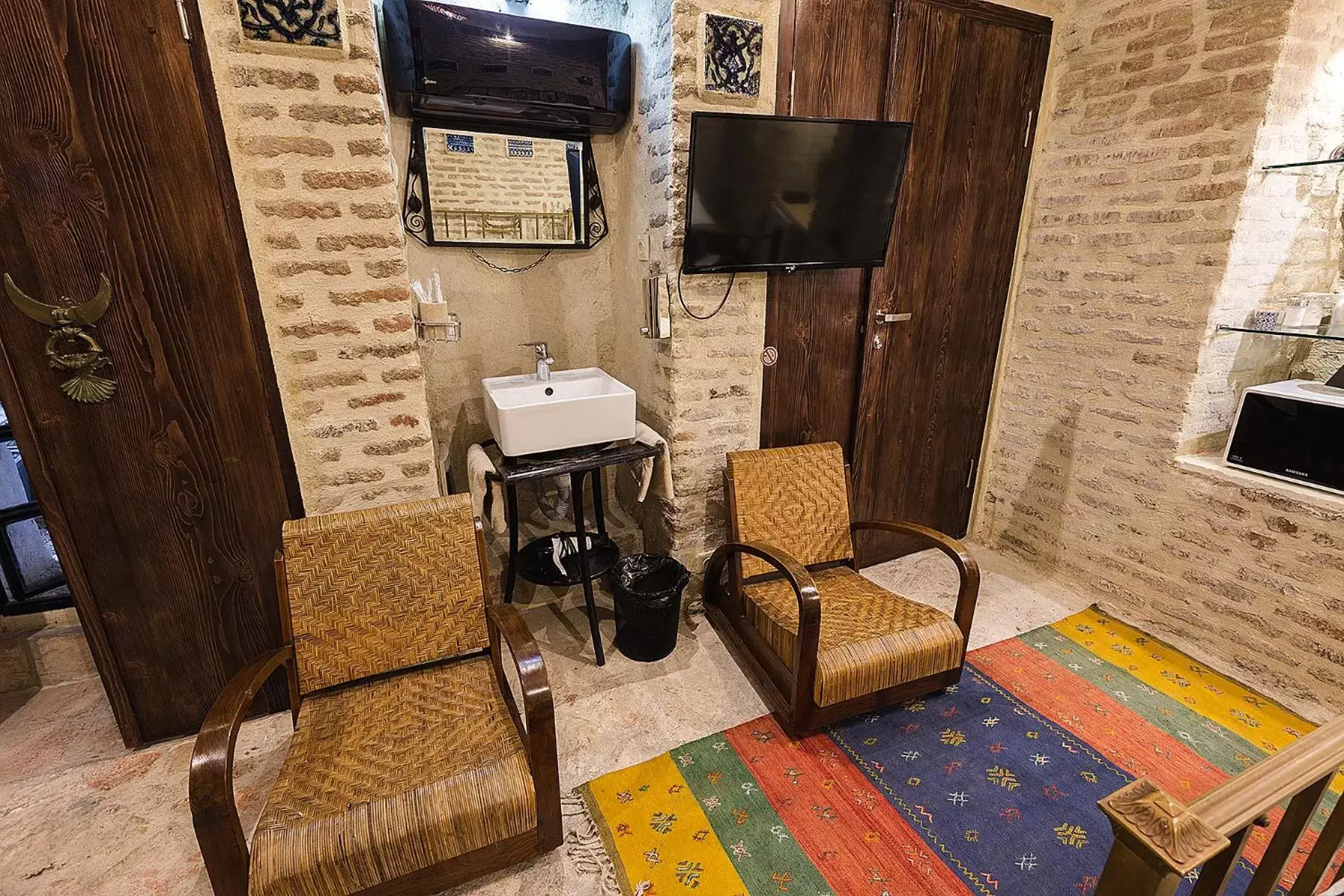 Toilet, TV/Entertainment Center in Castle in Old Town