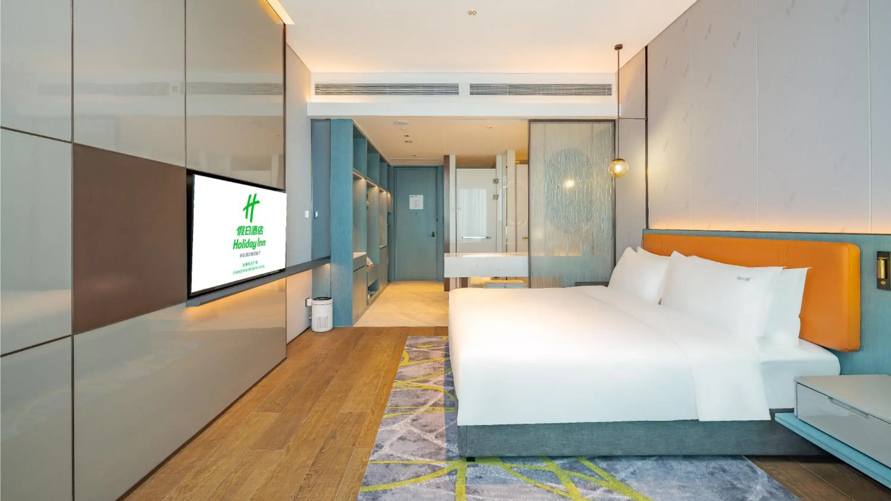 Photo of the whole room, Bed in Holiday Inn Changchun Oriental Plaza, an IHG Hotel