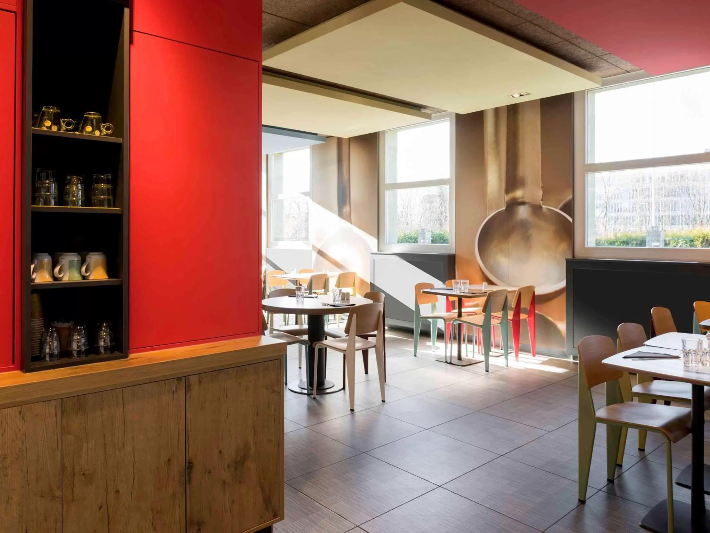 Restaurant/places to eat in ibis Genève Aéroport