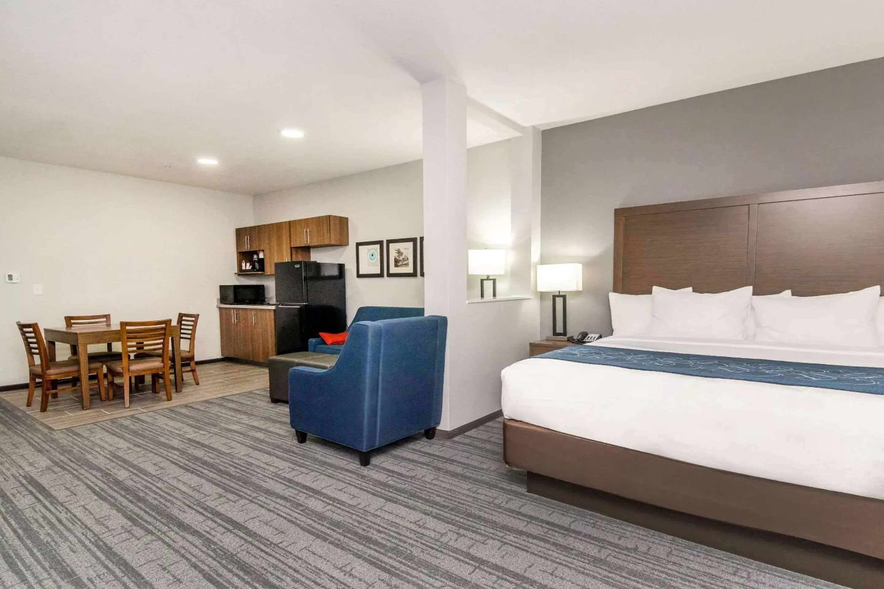 Bed in Comfort Suites DeSoto Dallas South