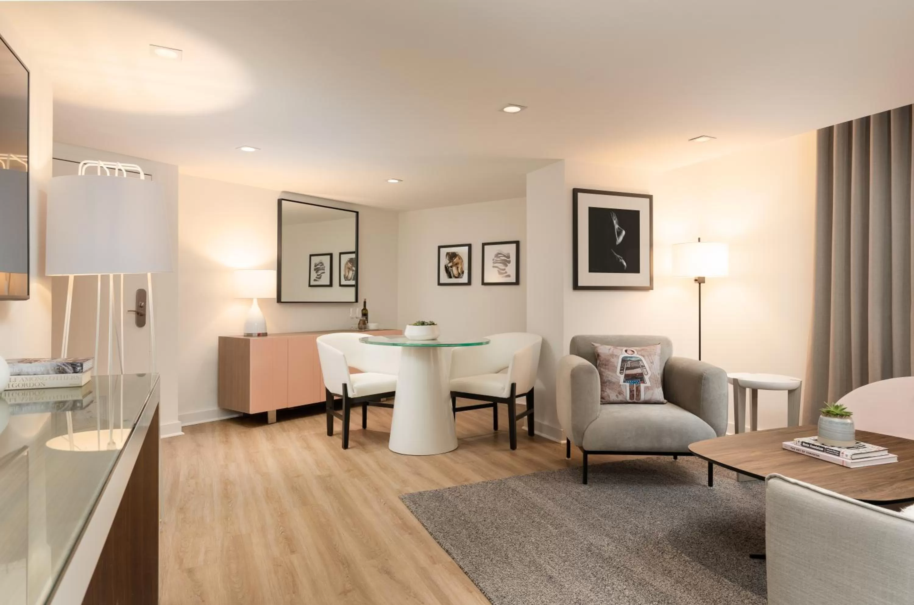 Photo of the whole room in Hotel Zena Washington DC