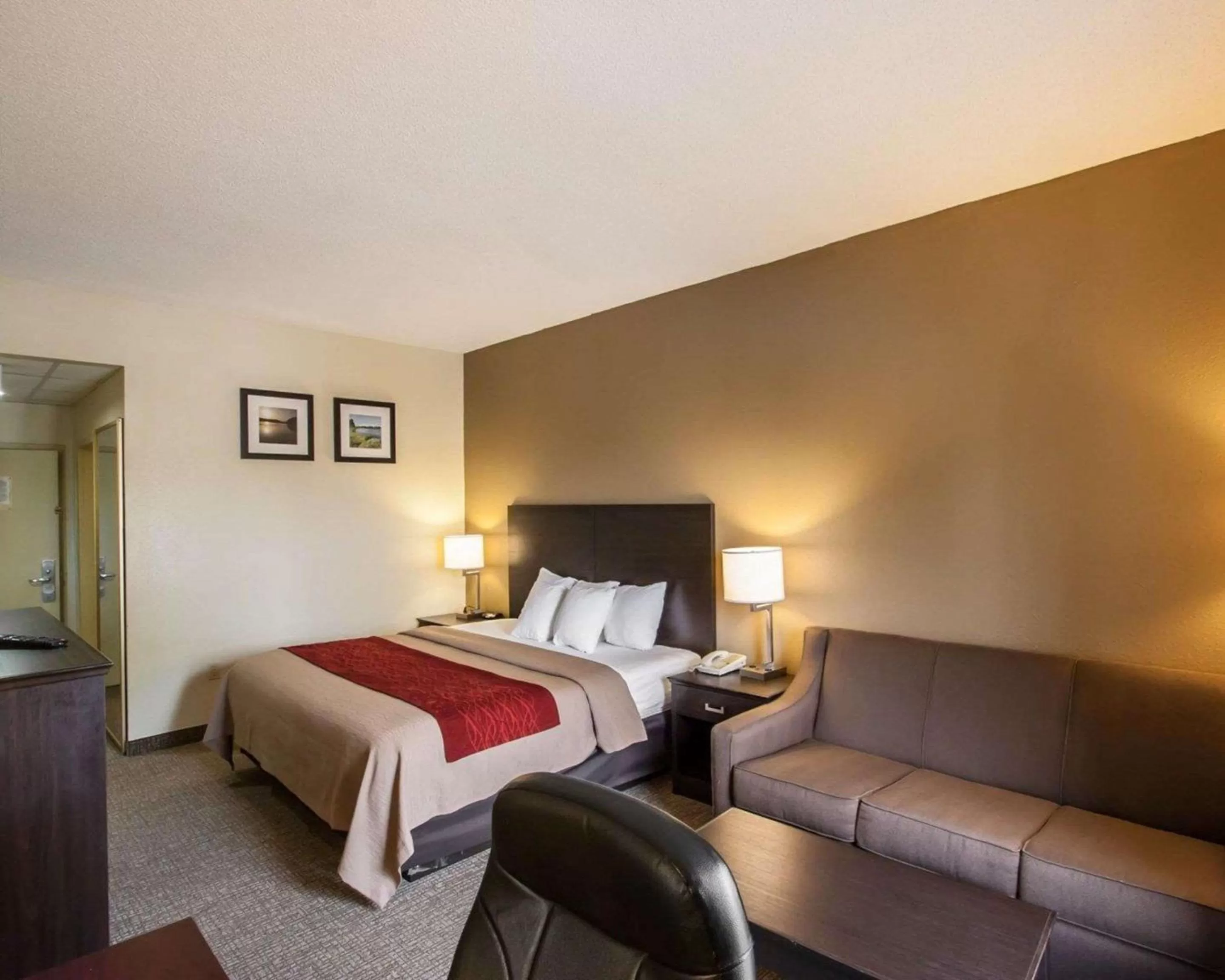 Photo of the whole room, Bed in Quality Inn Hayti North