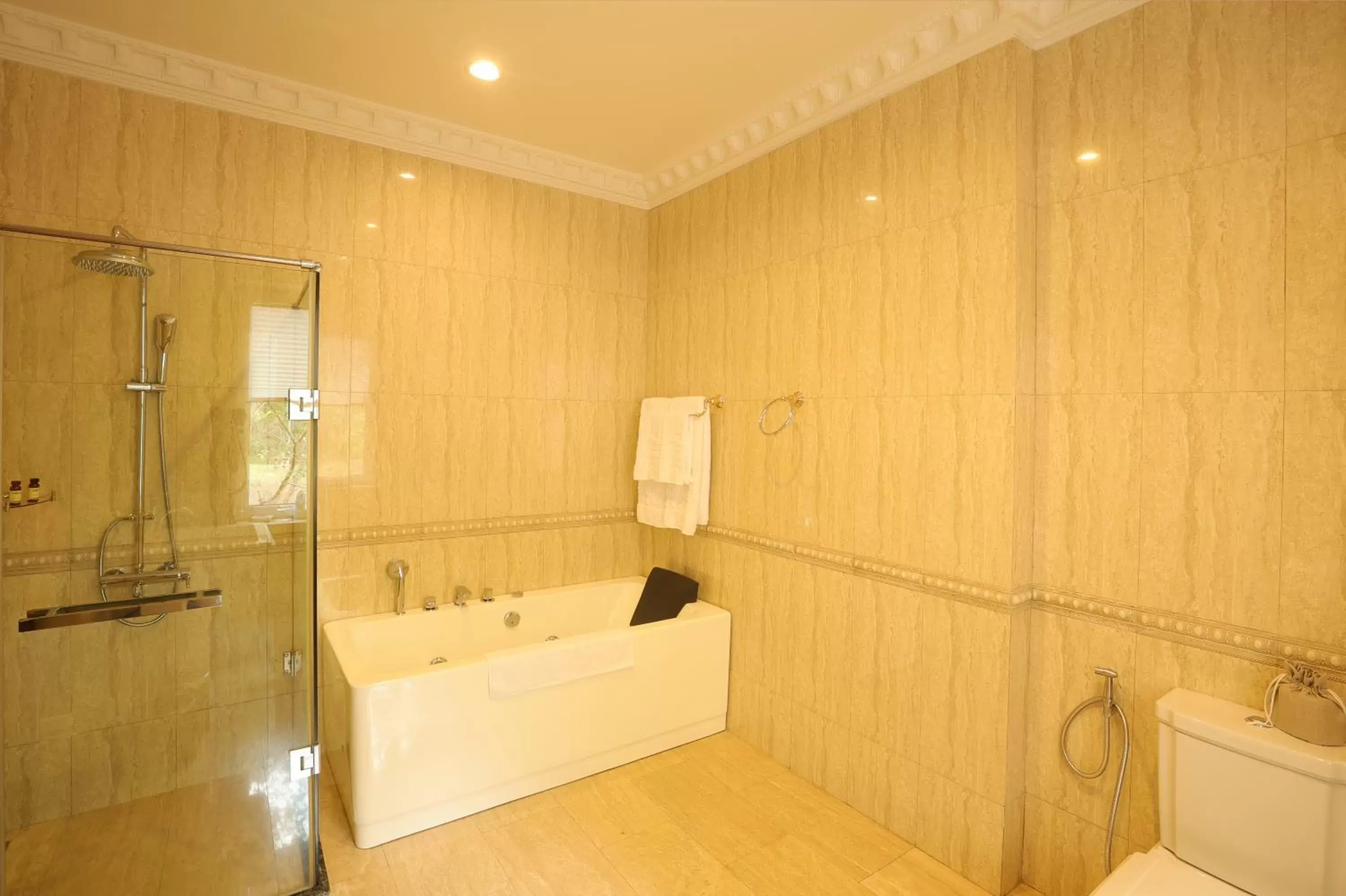 Bathroom in Dalat Edensee Lake Resort & Spa