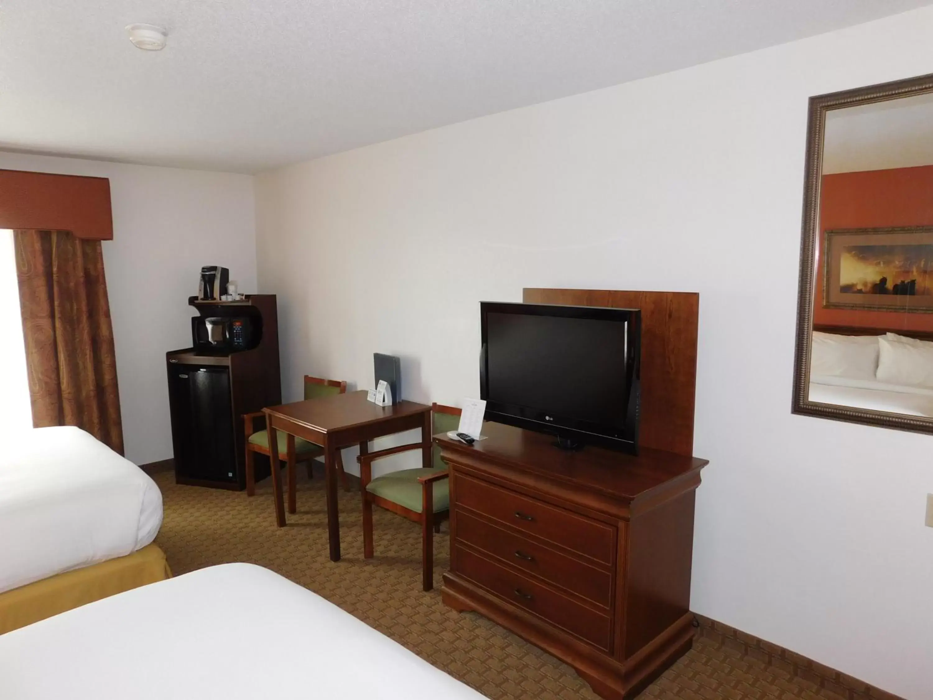 Photo of the whole room, TV/Entertainment Center in Americinn by Wyndham Ogallala