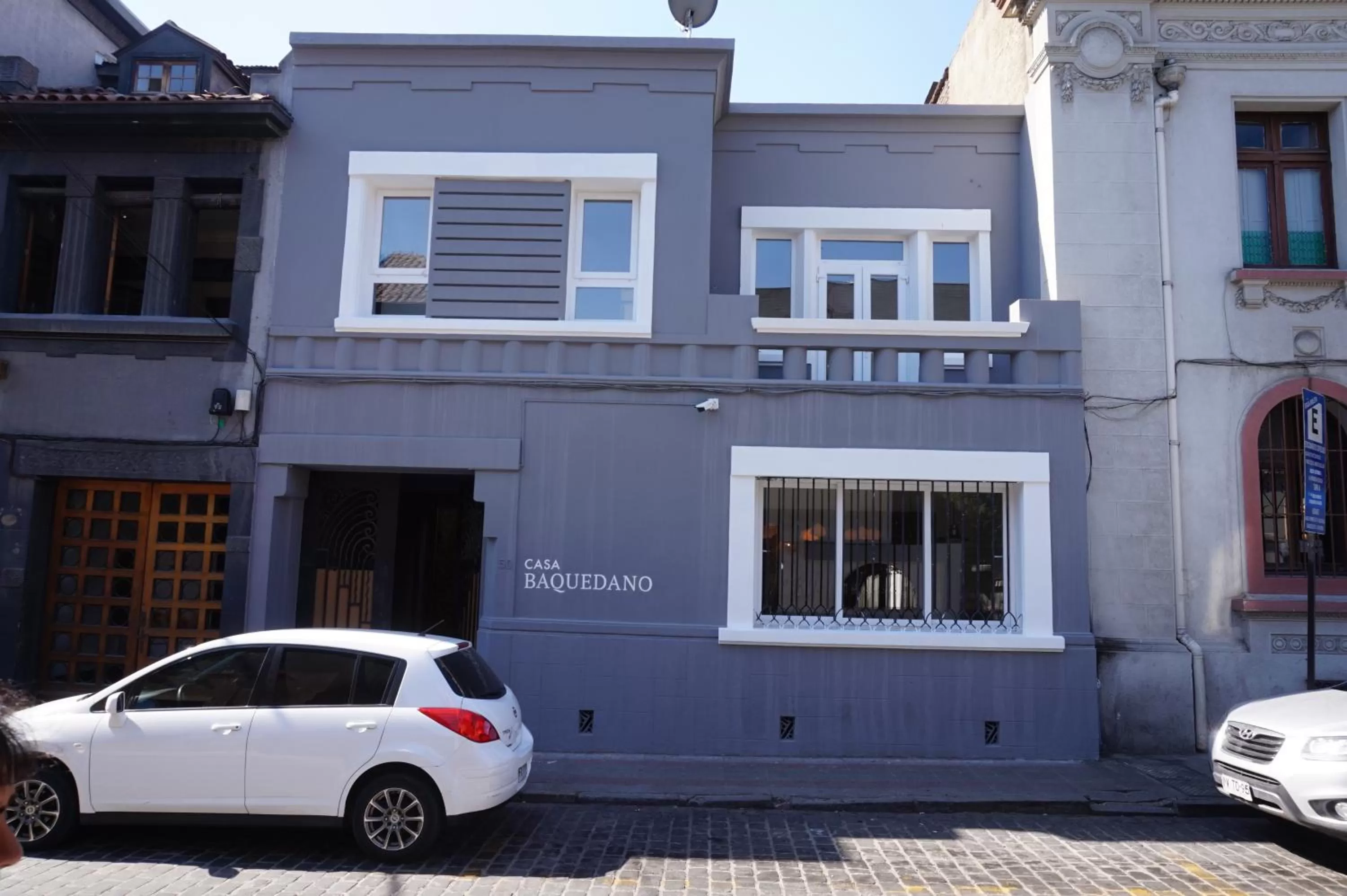 Facade/entrance in Casa Baquedano