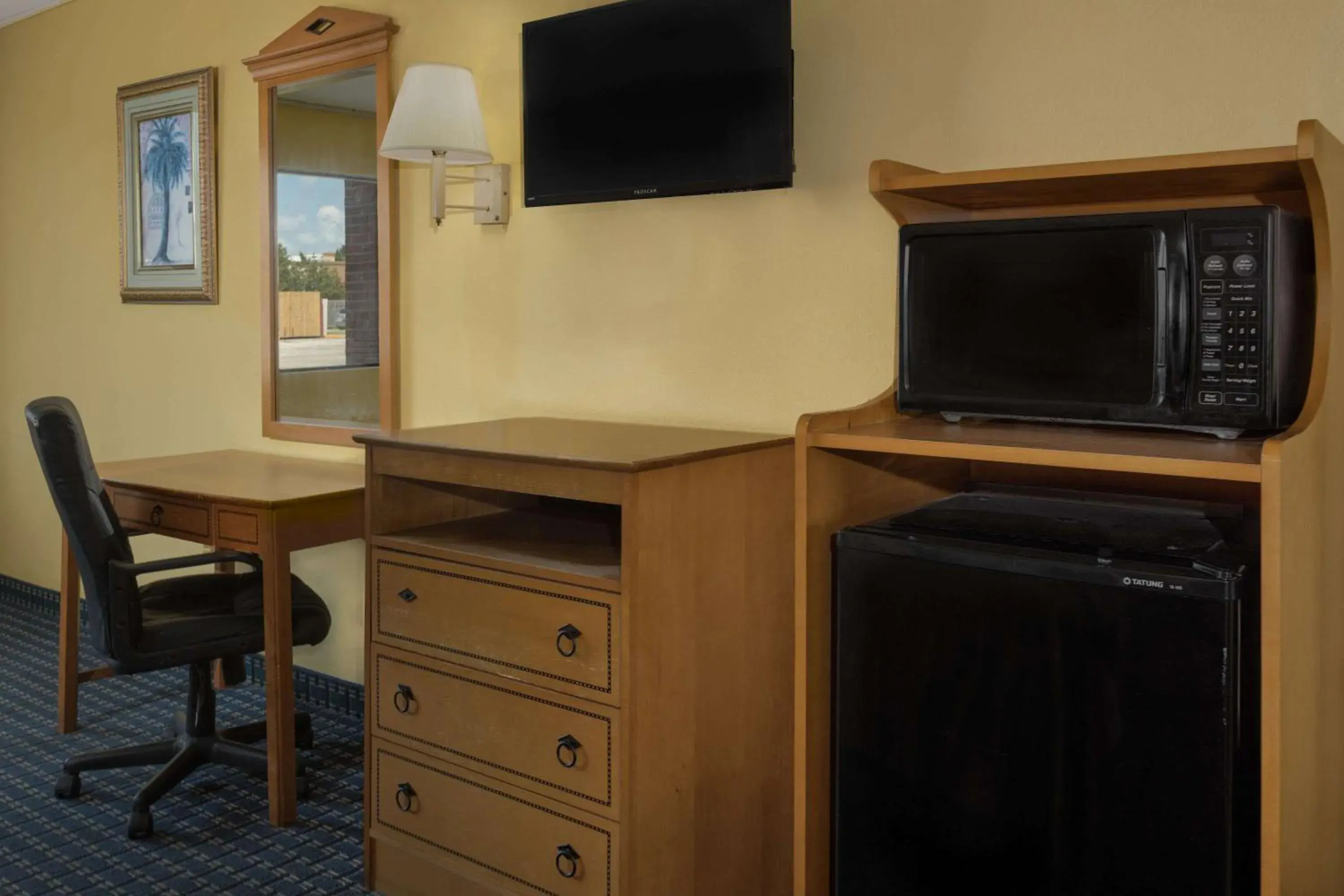 Photo of the whole room in Super 8 by Wyndham Breaux Bridge Photo of the whole room in Super 8 by Wyndham Breaux Bridge