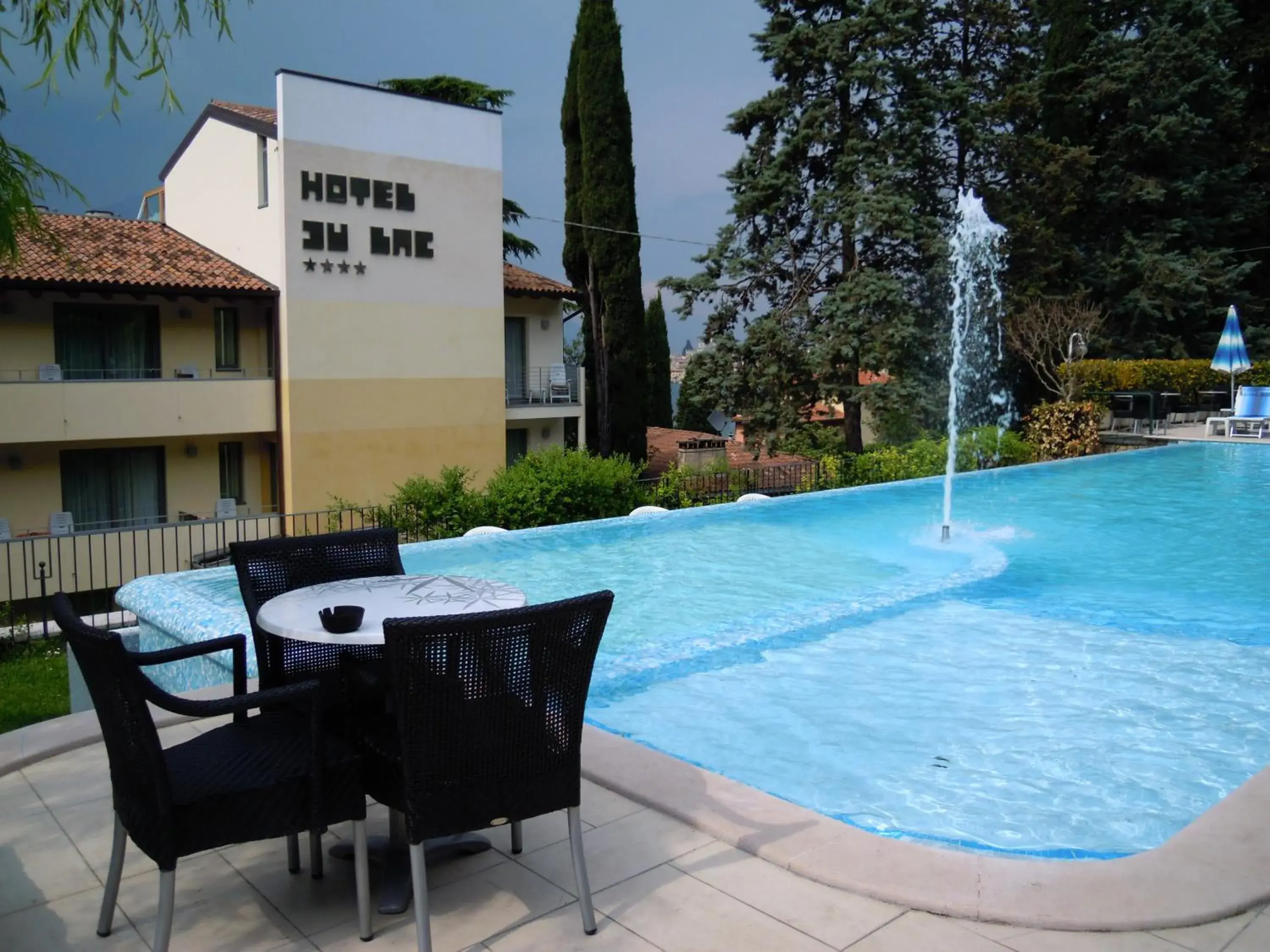 Swimming Pool in Beach Hotel Du Lac Malcesine