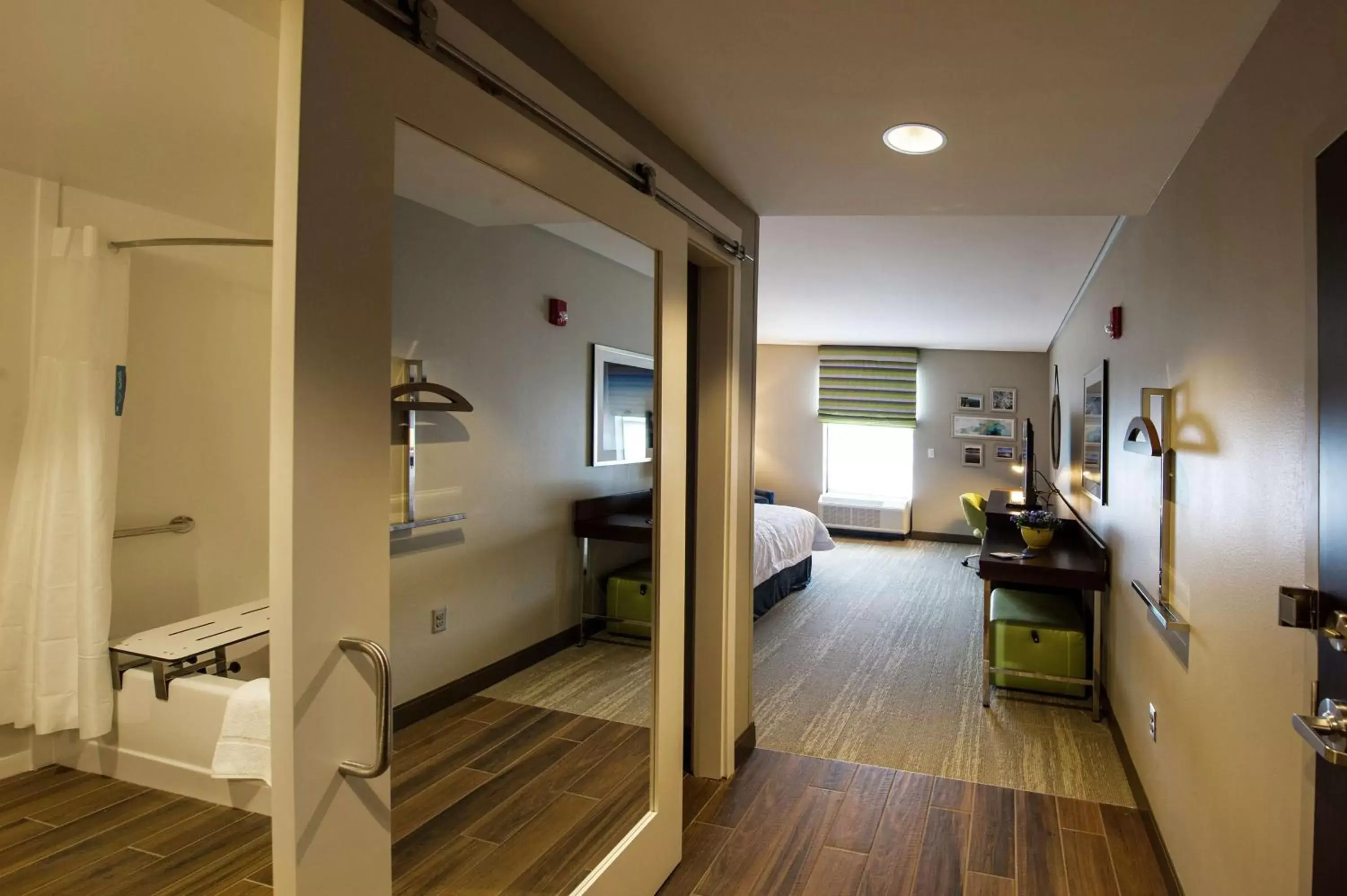 Bedroom, Bathroom in Hampton Inn & Suites/Foxborough/Mansfield