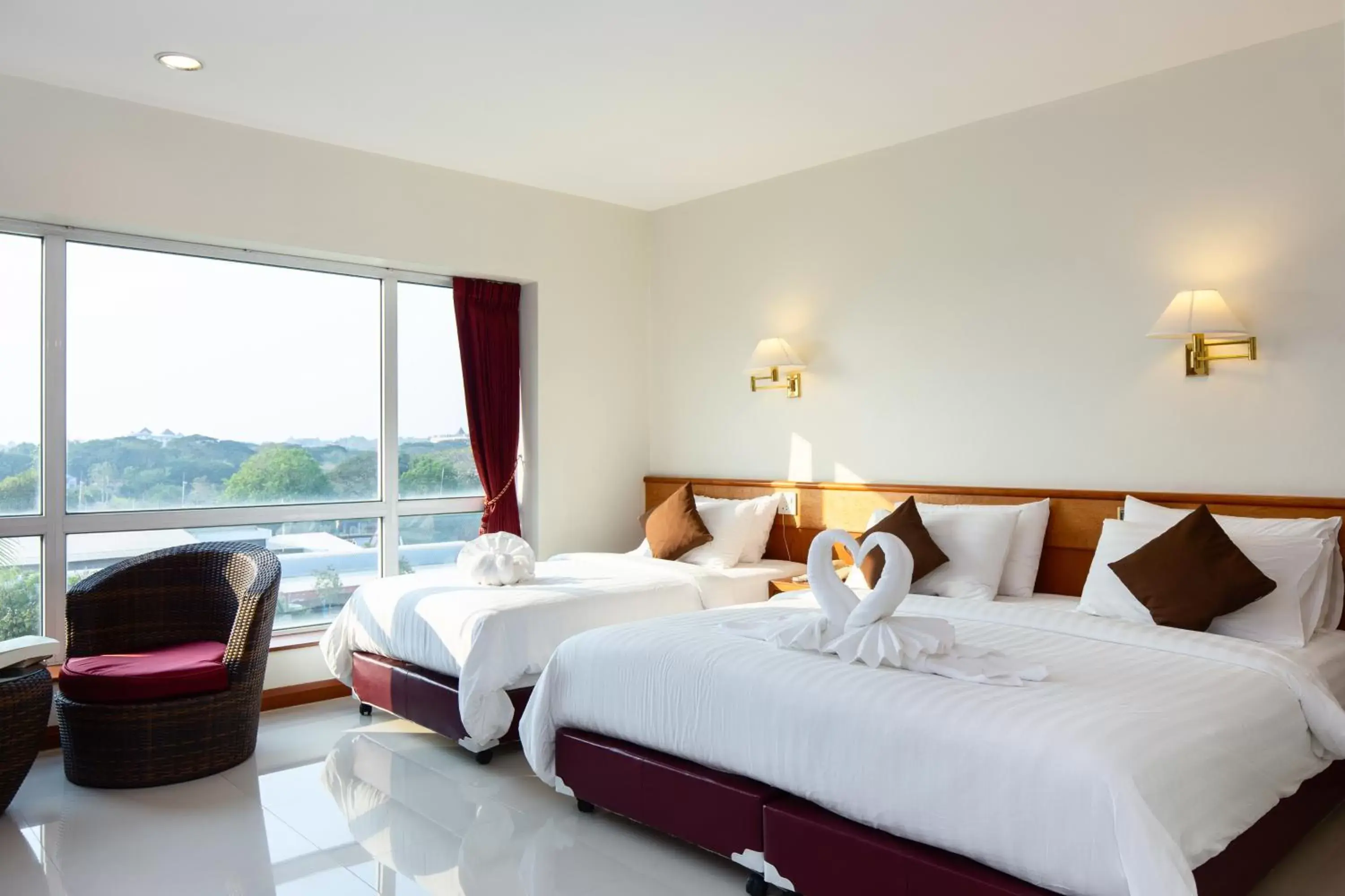 Bed in Kanchanaburi City Hotel - SHA Extra Plus