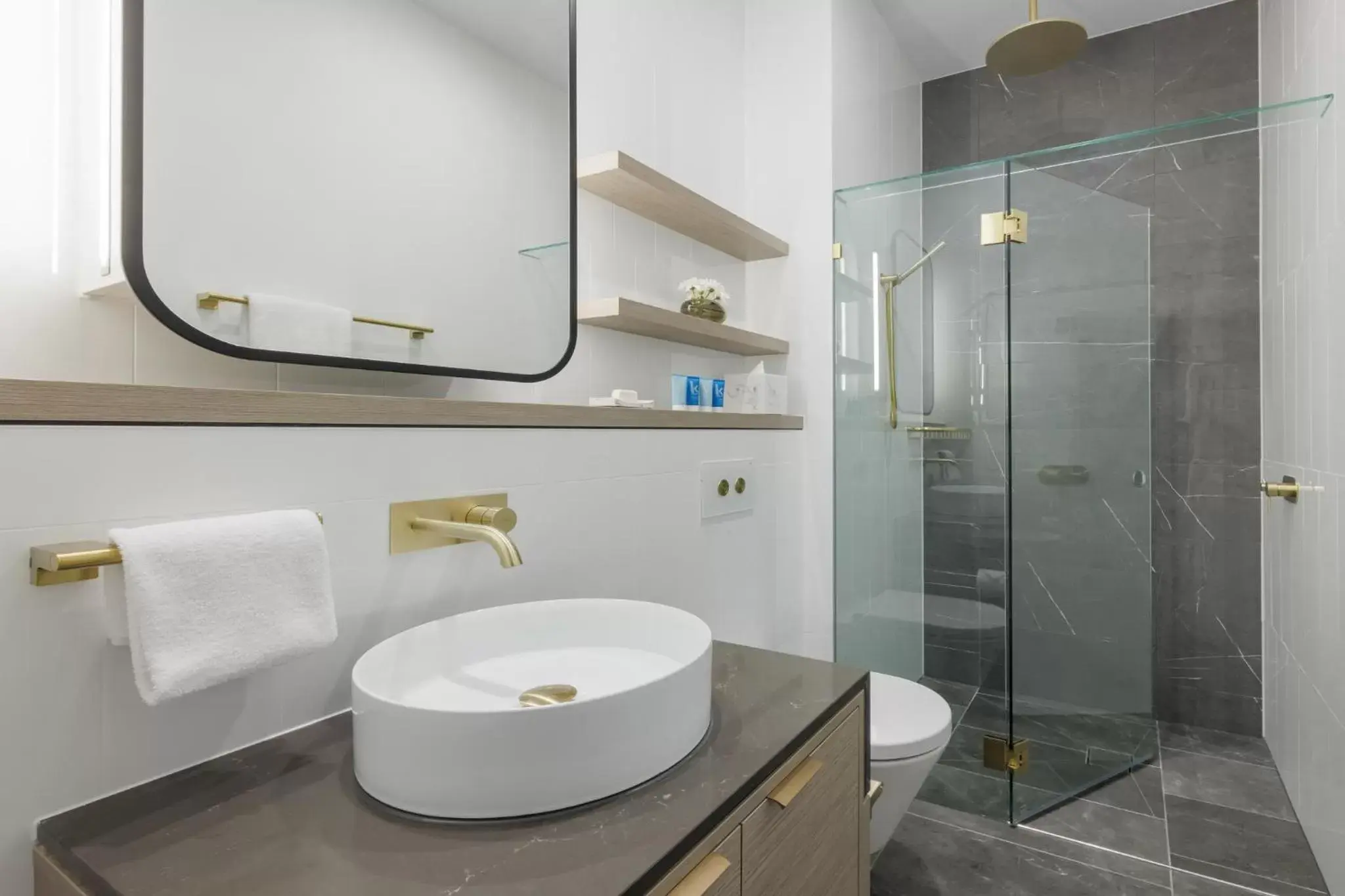 Shower, Bathroom in Meriton Suites Surfers Paradise