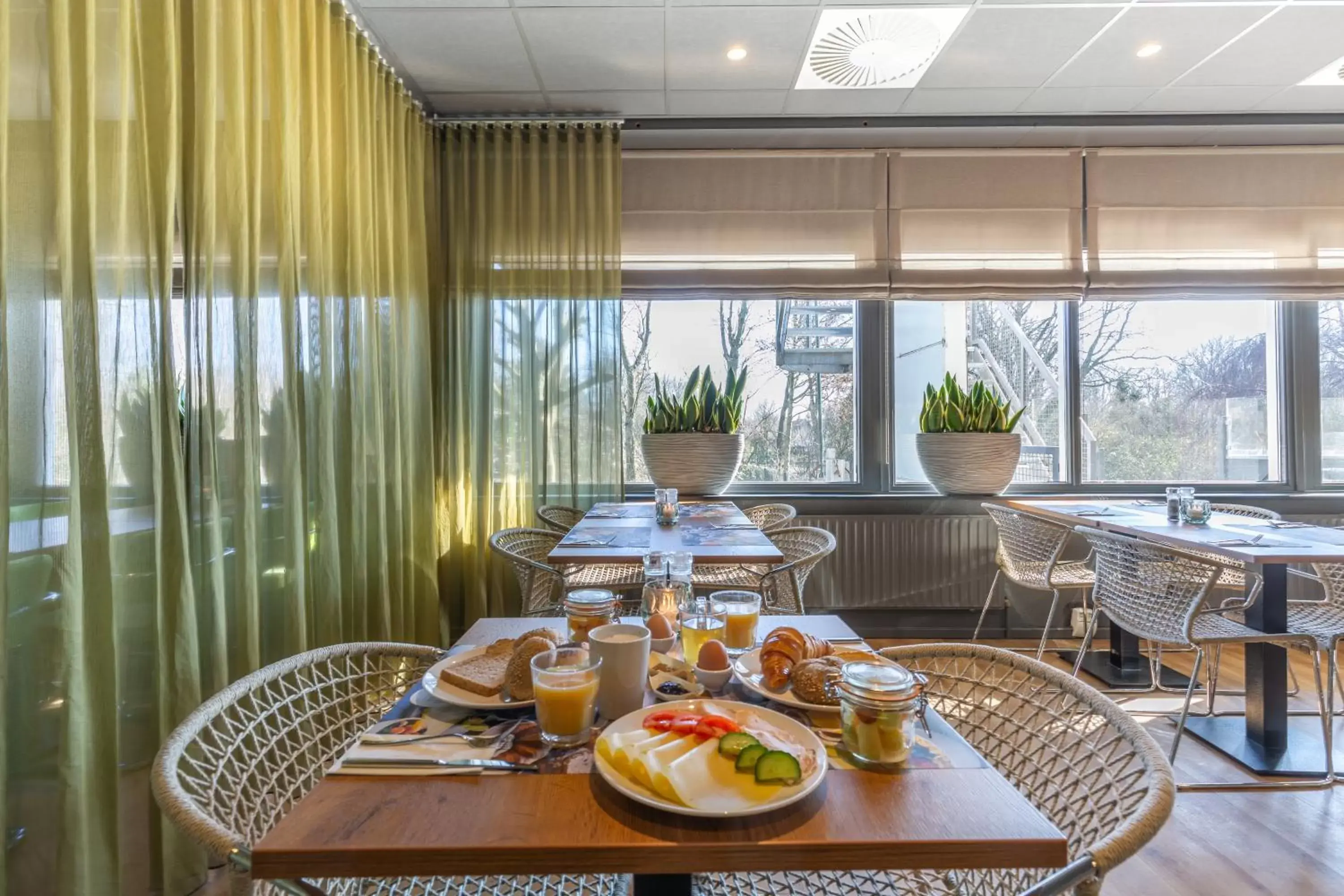 Restaurant/places to eat in Amrâth Airport Hotel Rotterdam, BW Signature Collection