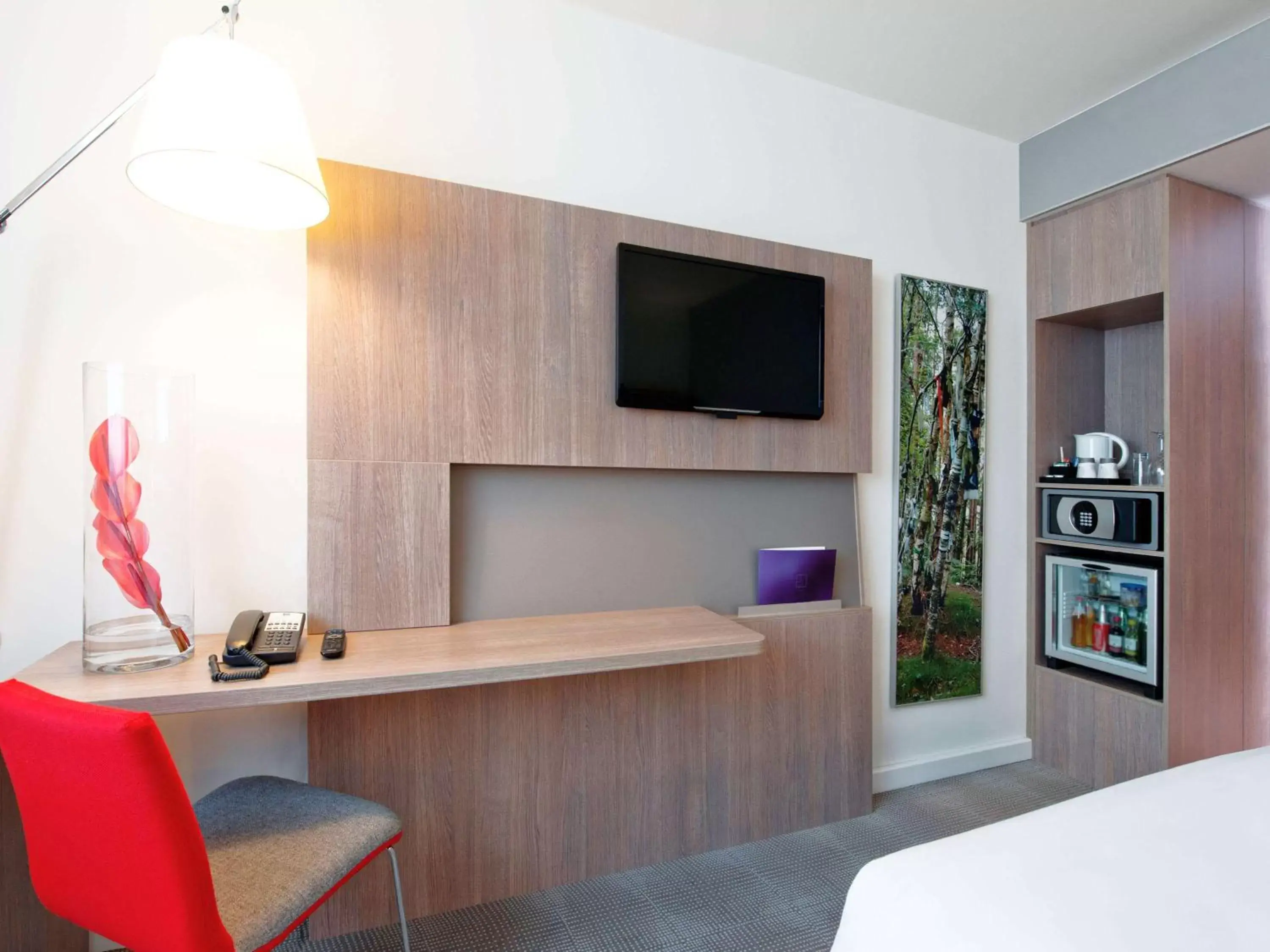 Bedroom, TV/Entertainment Center in Novotel Lodz Centrum