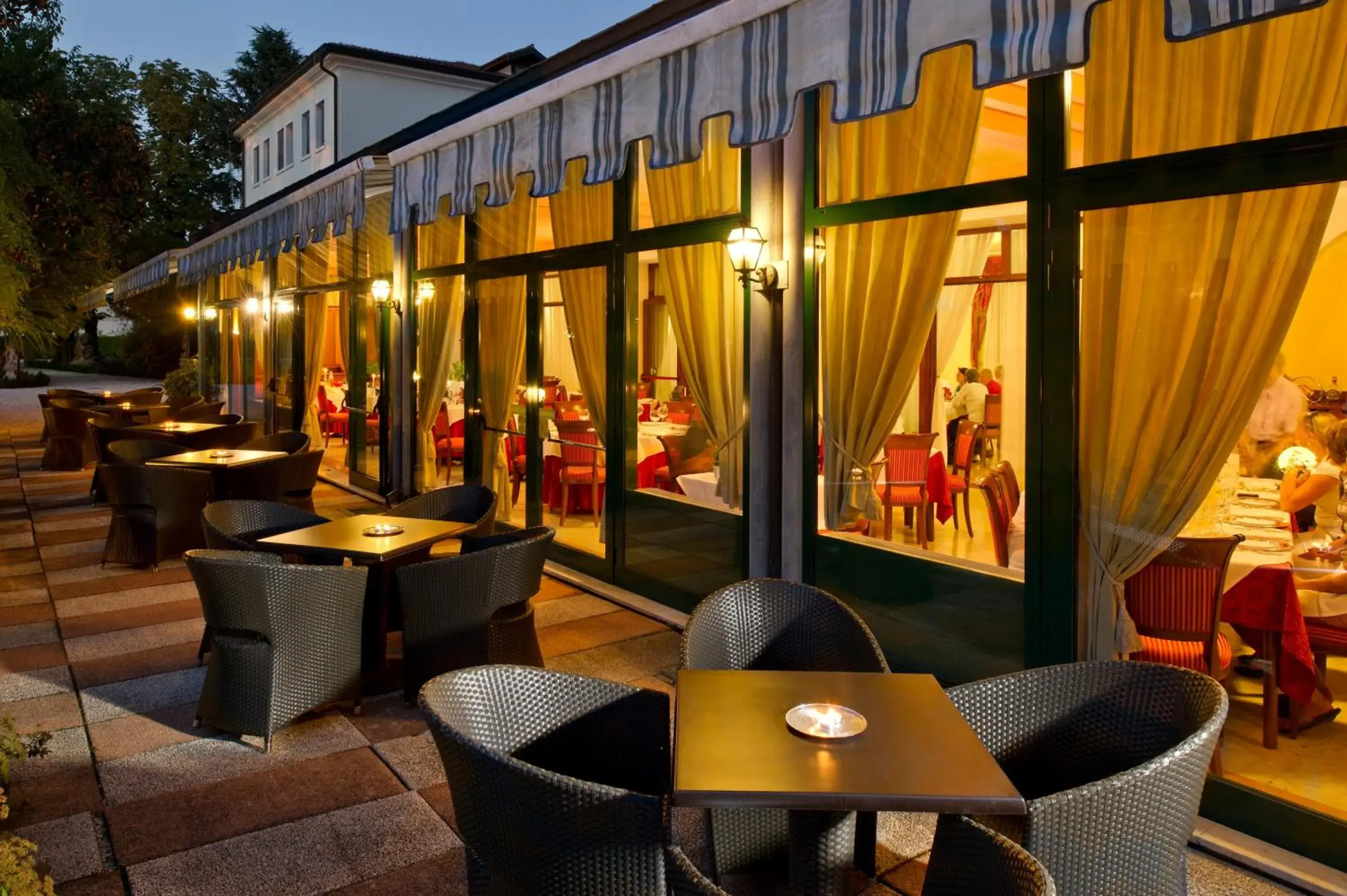 Restaurant/places to eat, Lounge/Bar in Villa Pace Park Hotel Bolognese