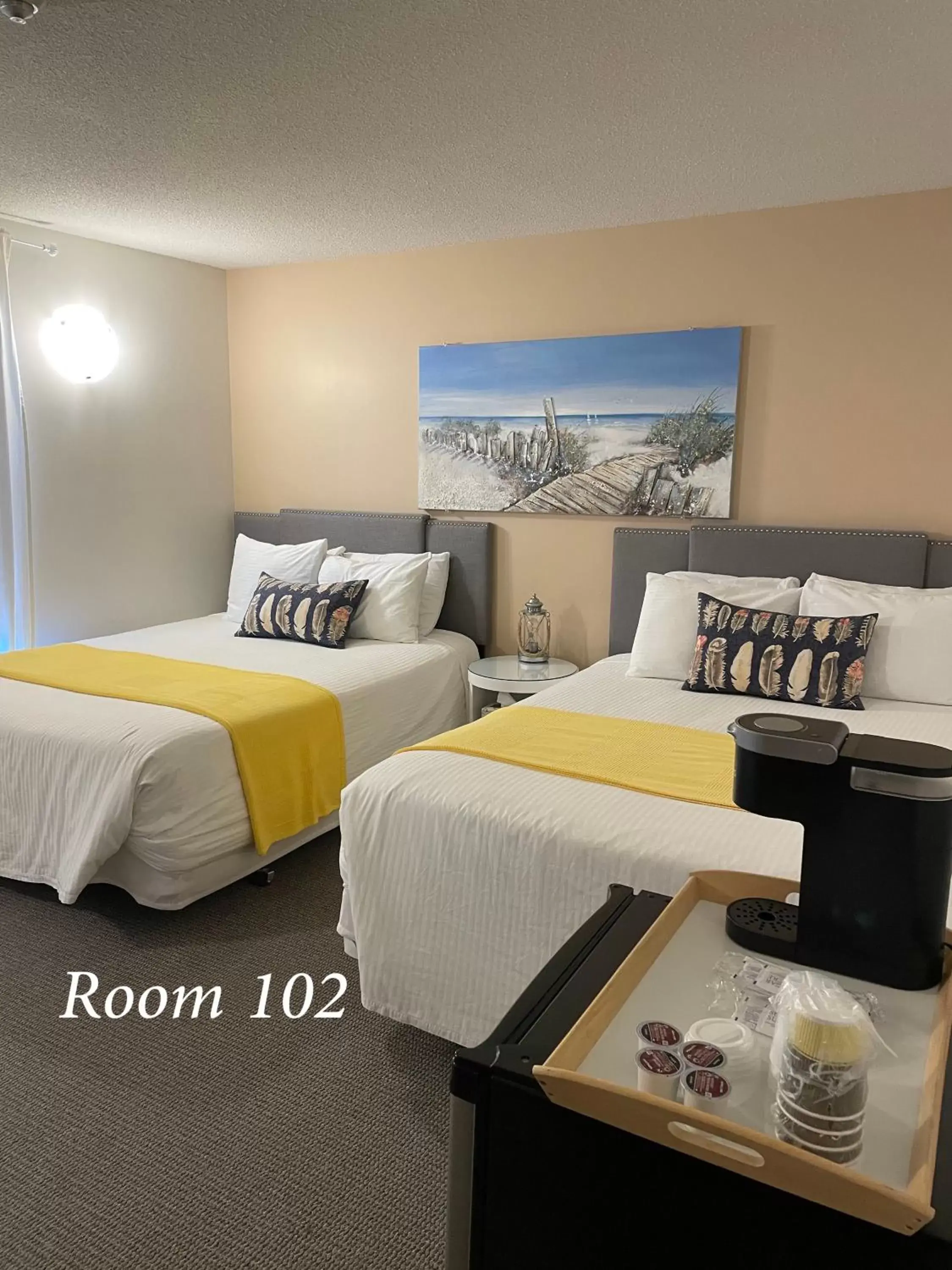 Bathroom, Bed in Paradise Inn On the Beach