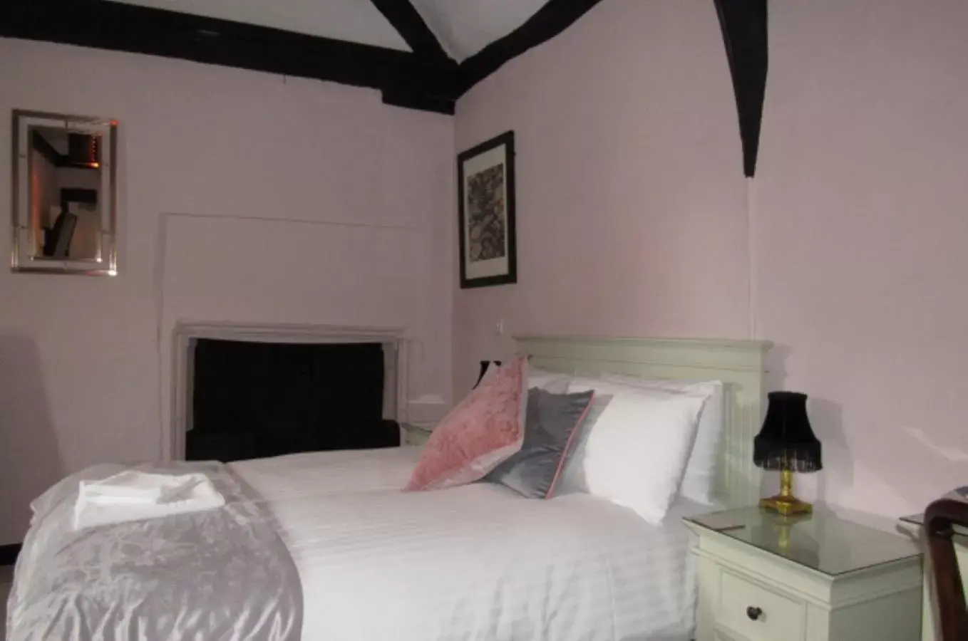 Shower, Bed in The Old Vicarage Hotel & Restaurant