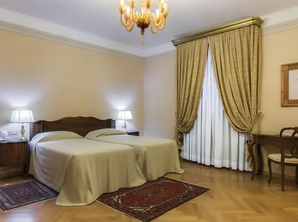 Bed in Villa Fenaroli Palace Hotel