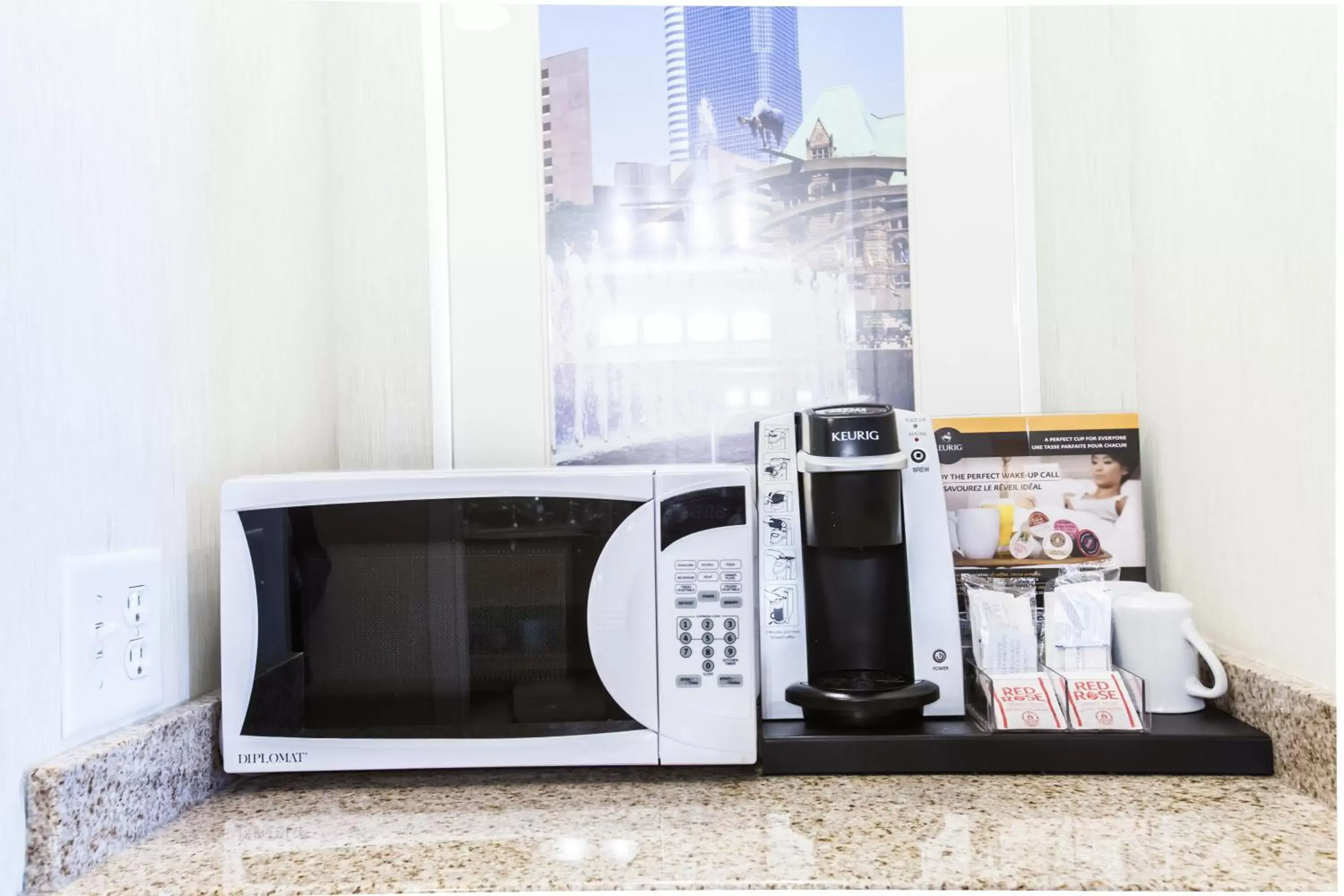 Coffee/tea facilities in Best Western Premier Toronto Airport Carlingview Hotel