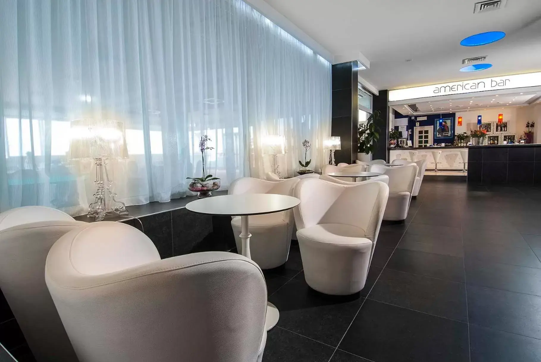 Communal lounge/ TV room, Lounge/Bar in Hotel Mediterraneo