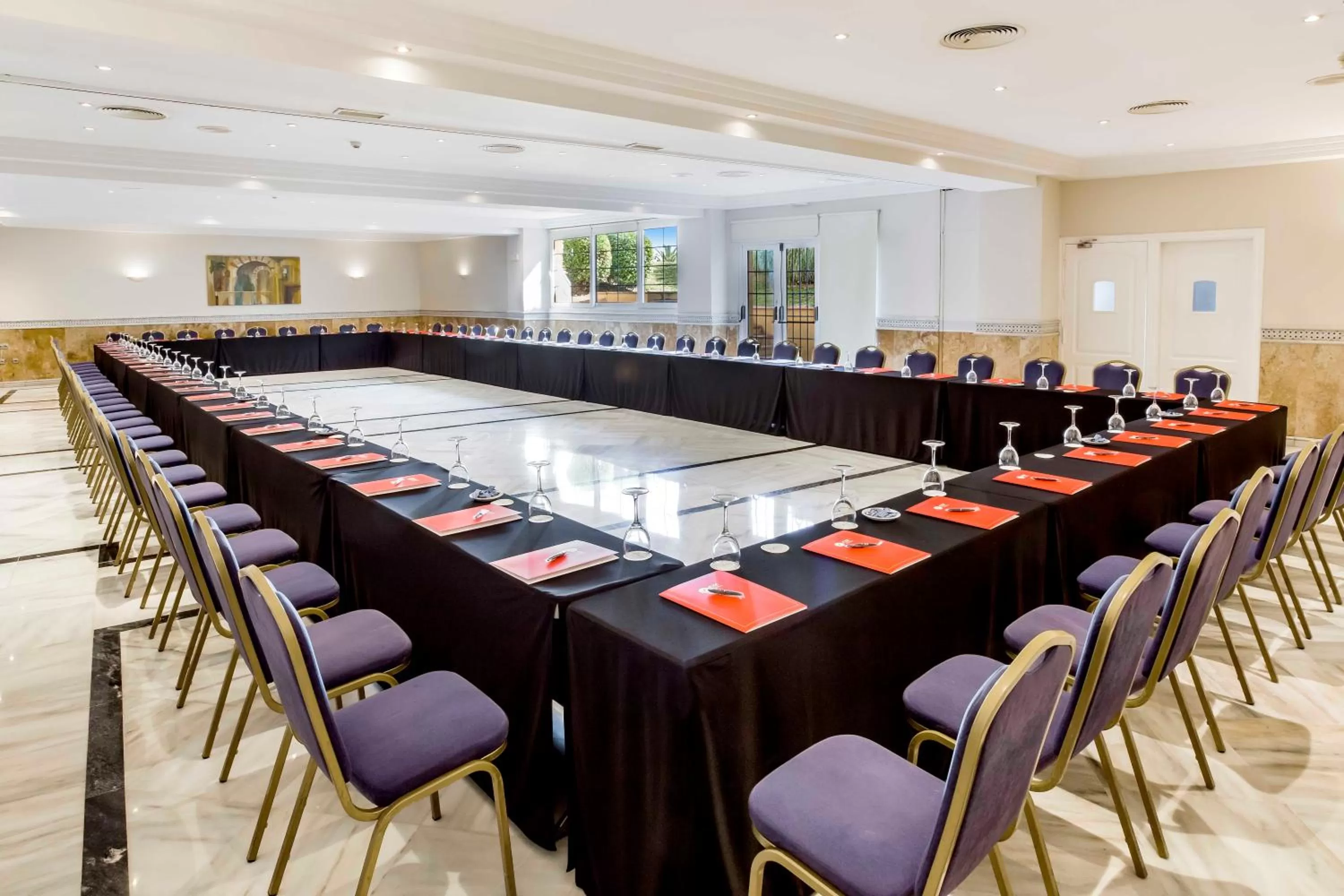 Business facilities in Exe Las Adelfas