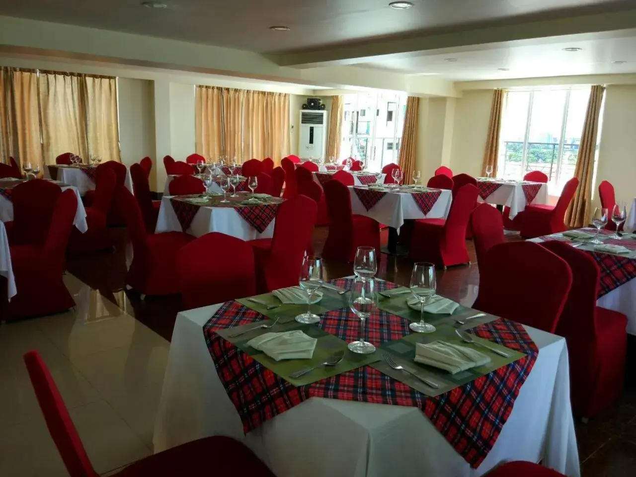 Food and drinks, Restaurant/Places to Eat in Silver Green Hotel