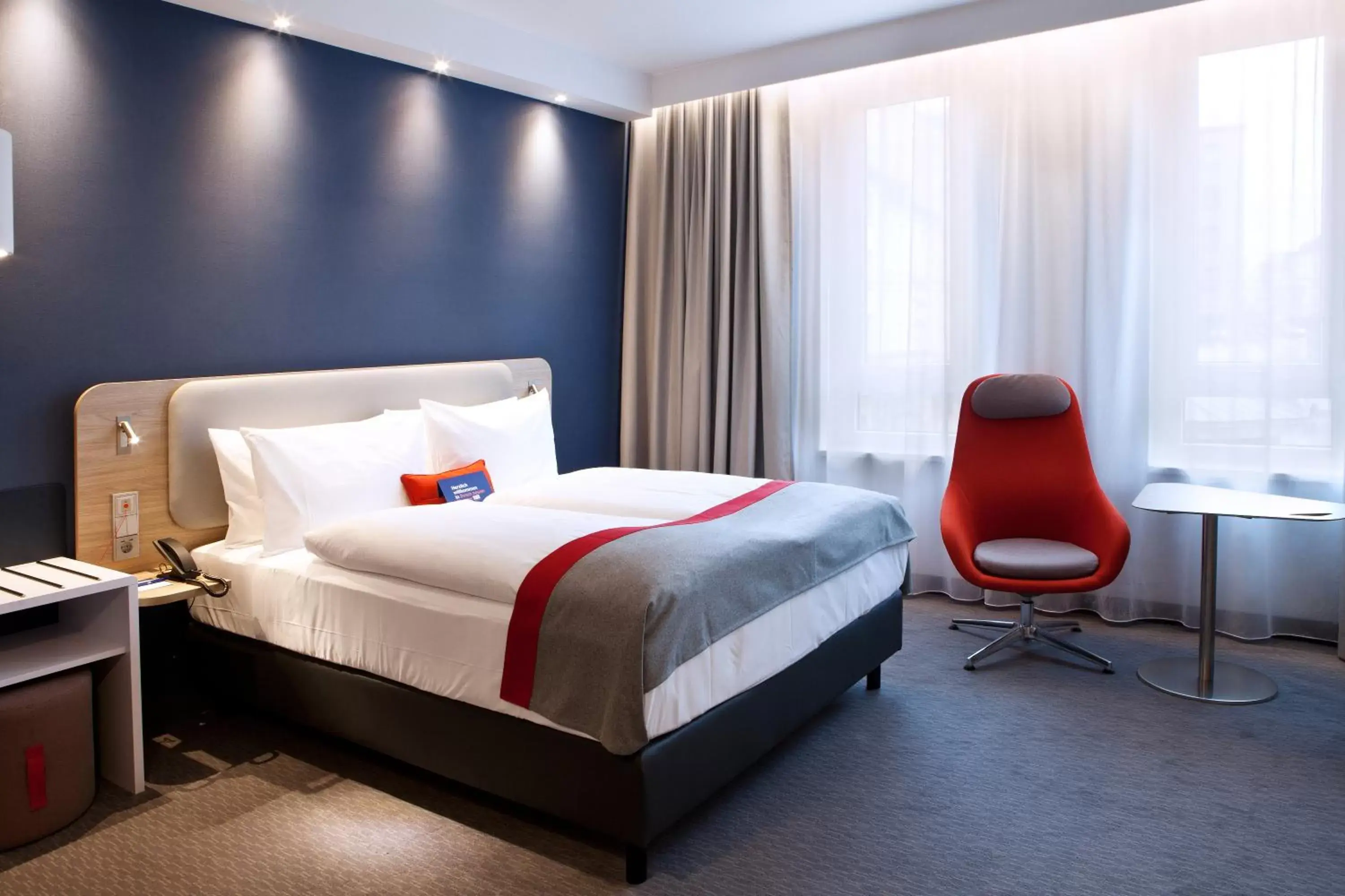 Bed in Holiday Inn Express - Darmstadt, an IHG Hotel