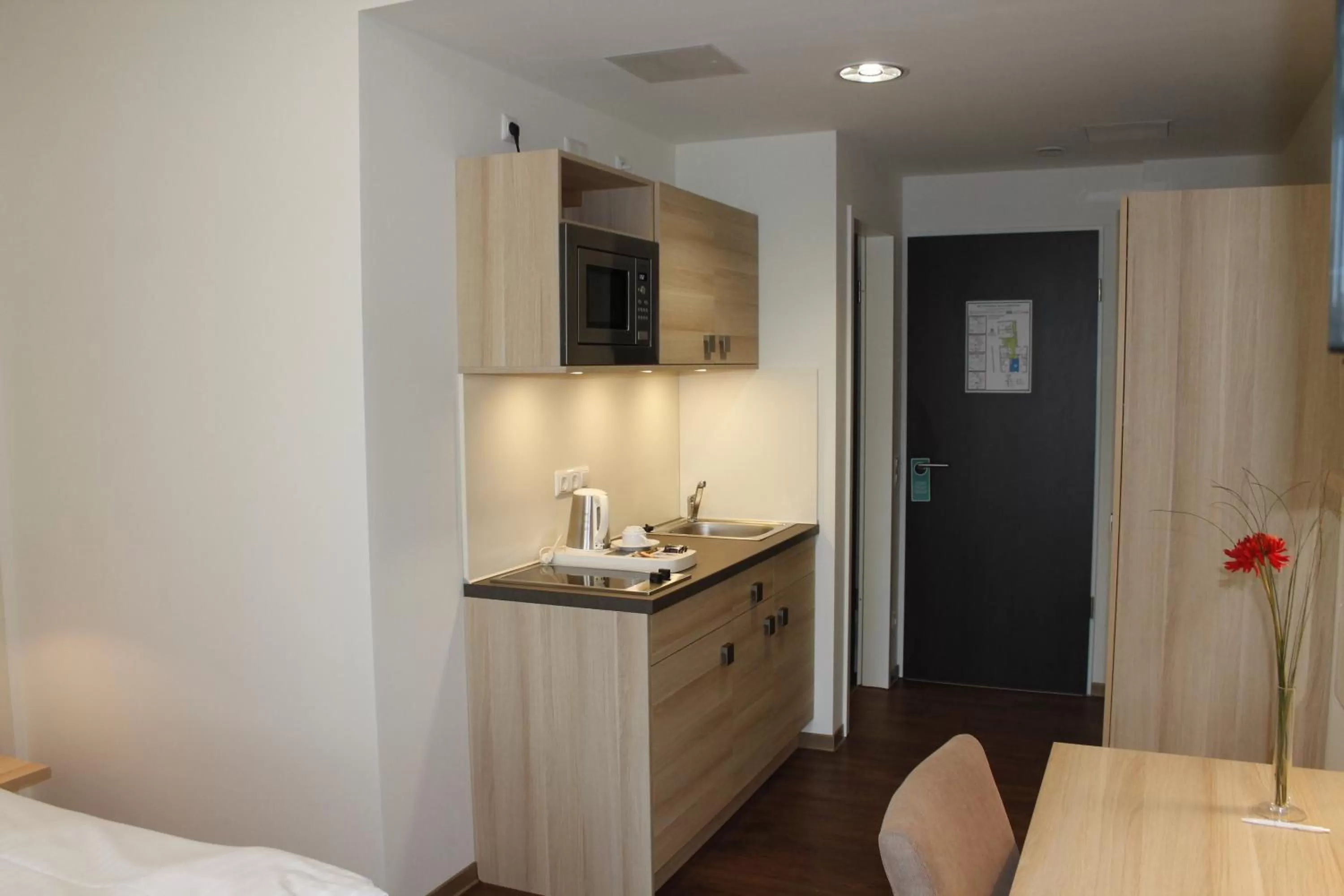 Kitchen or kitchenette, Bed in Prime 20 Serviced Apartments