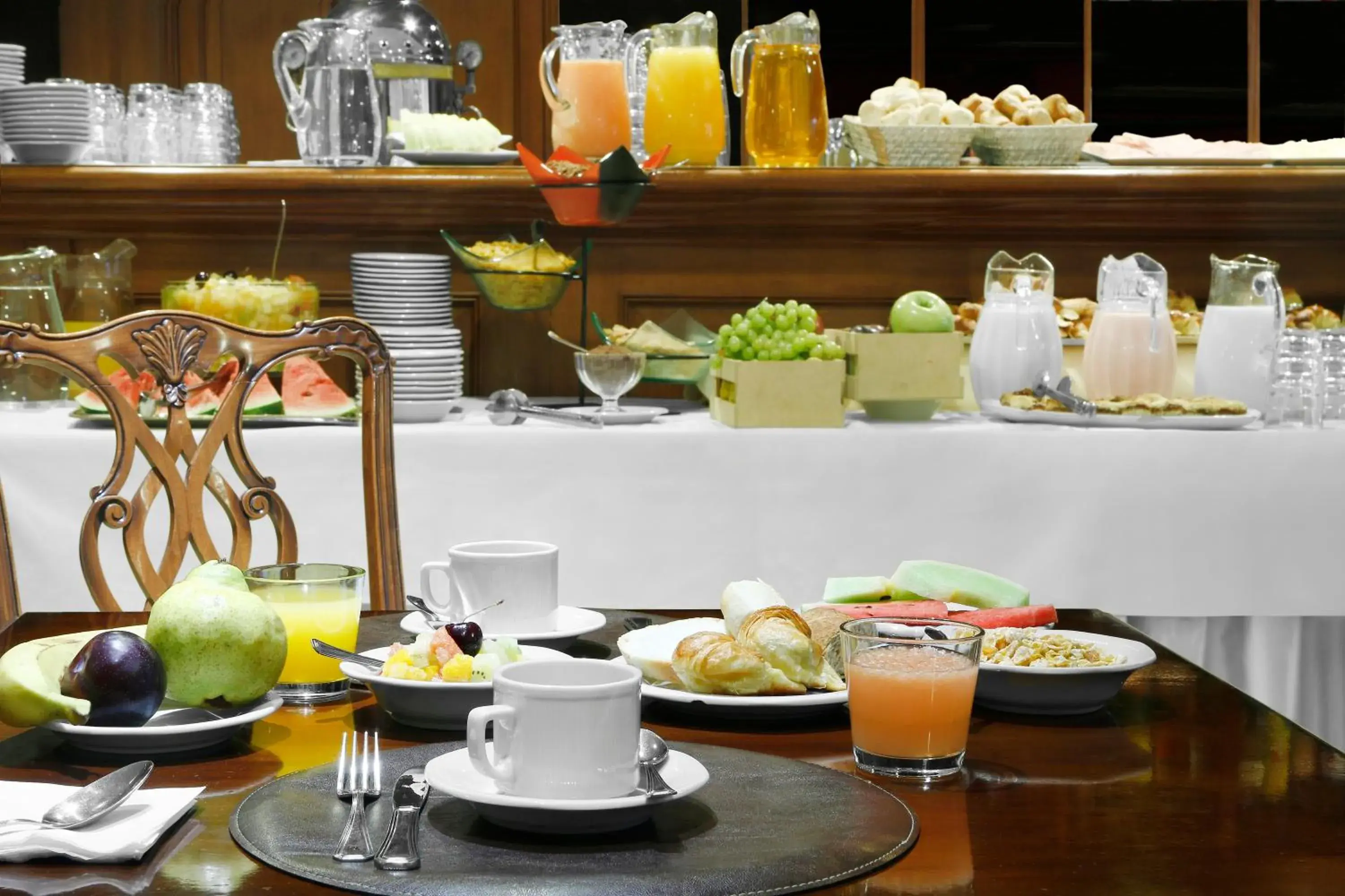 Buffet breakfast in Americas Towers Hotel