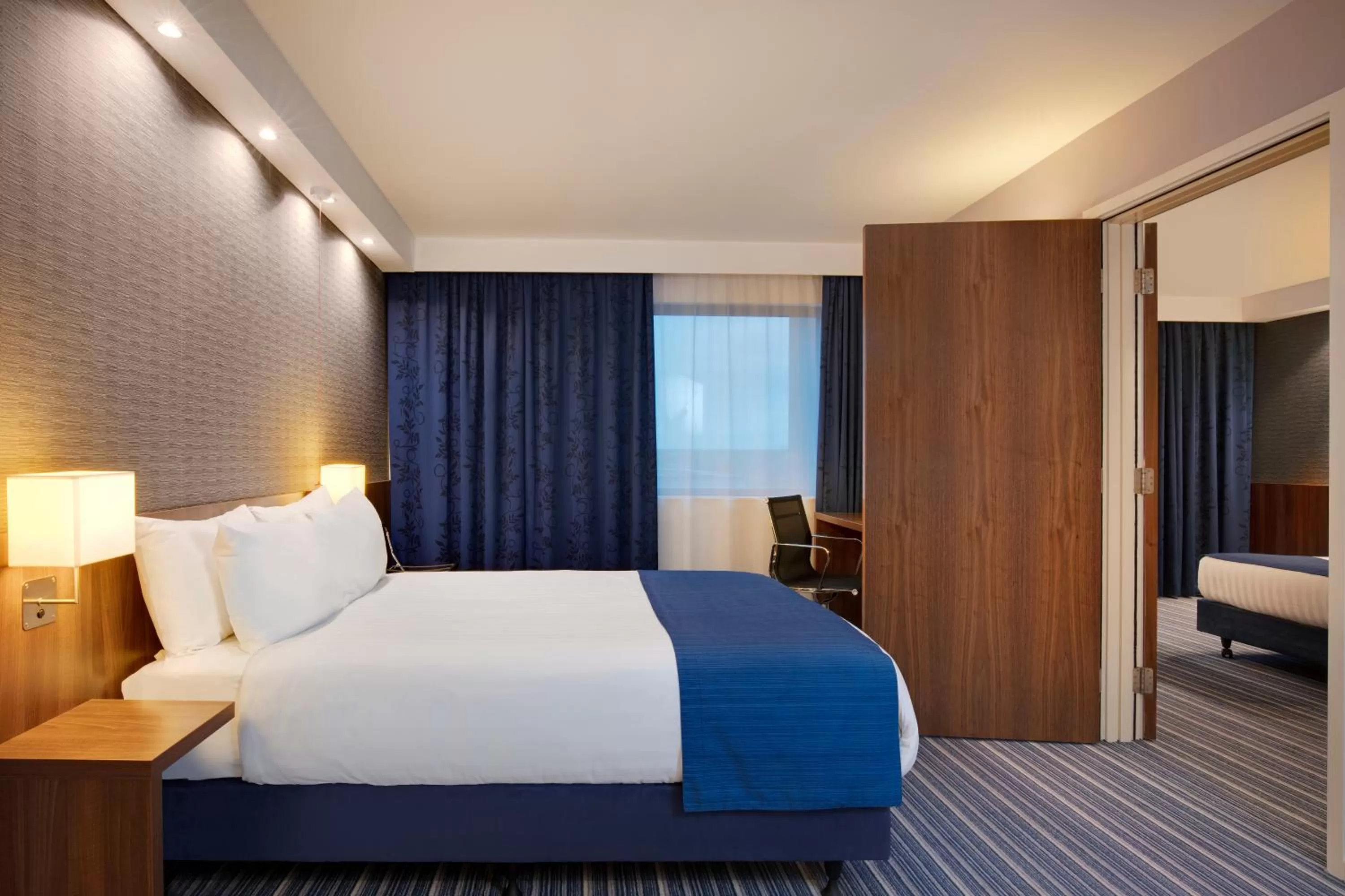 Photo of the whole room, Bed in Holiday Inn Express London Heathrow T5 by IHG