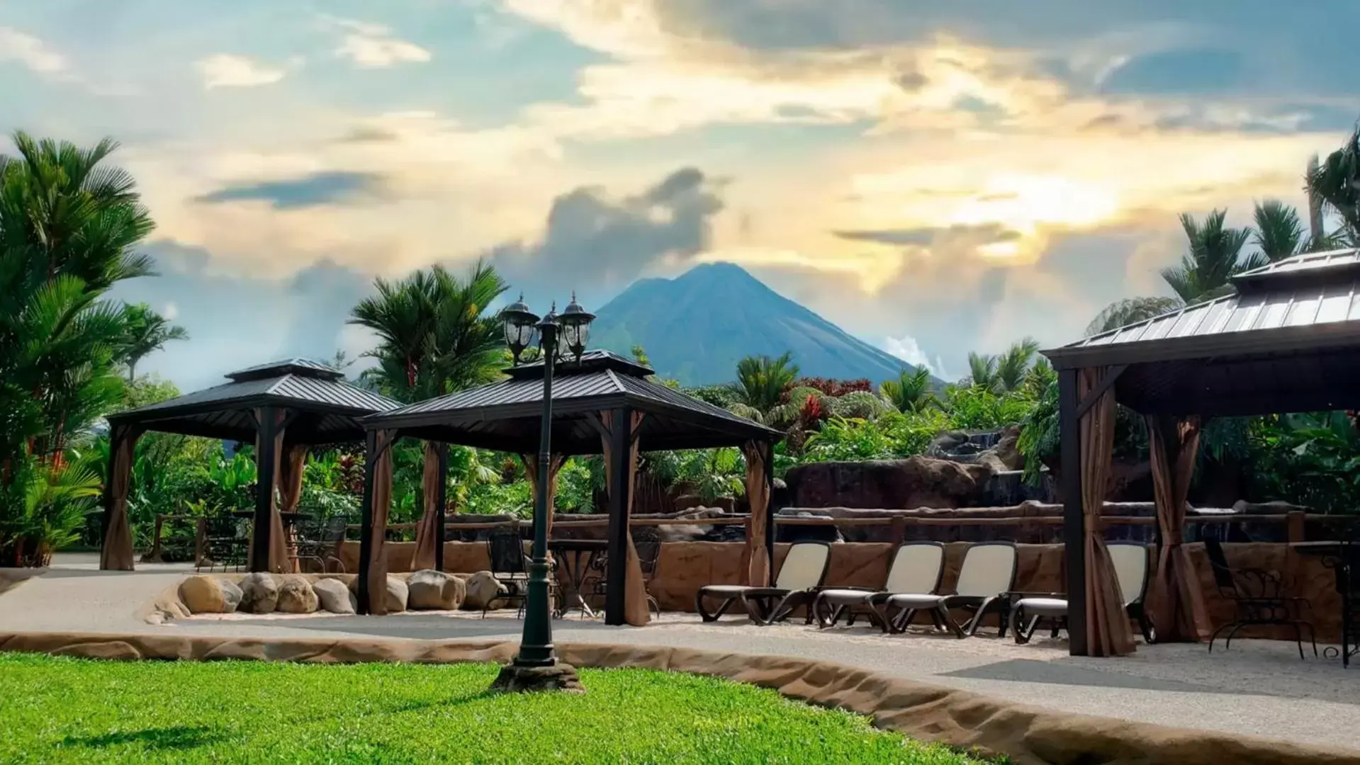 Garden view in Volcano Lodge, Hotel & Thermal Experience