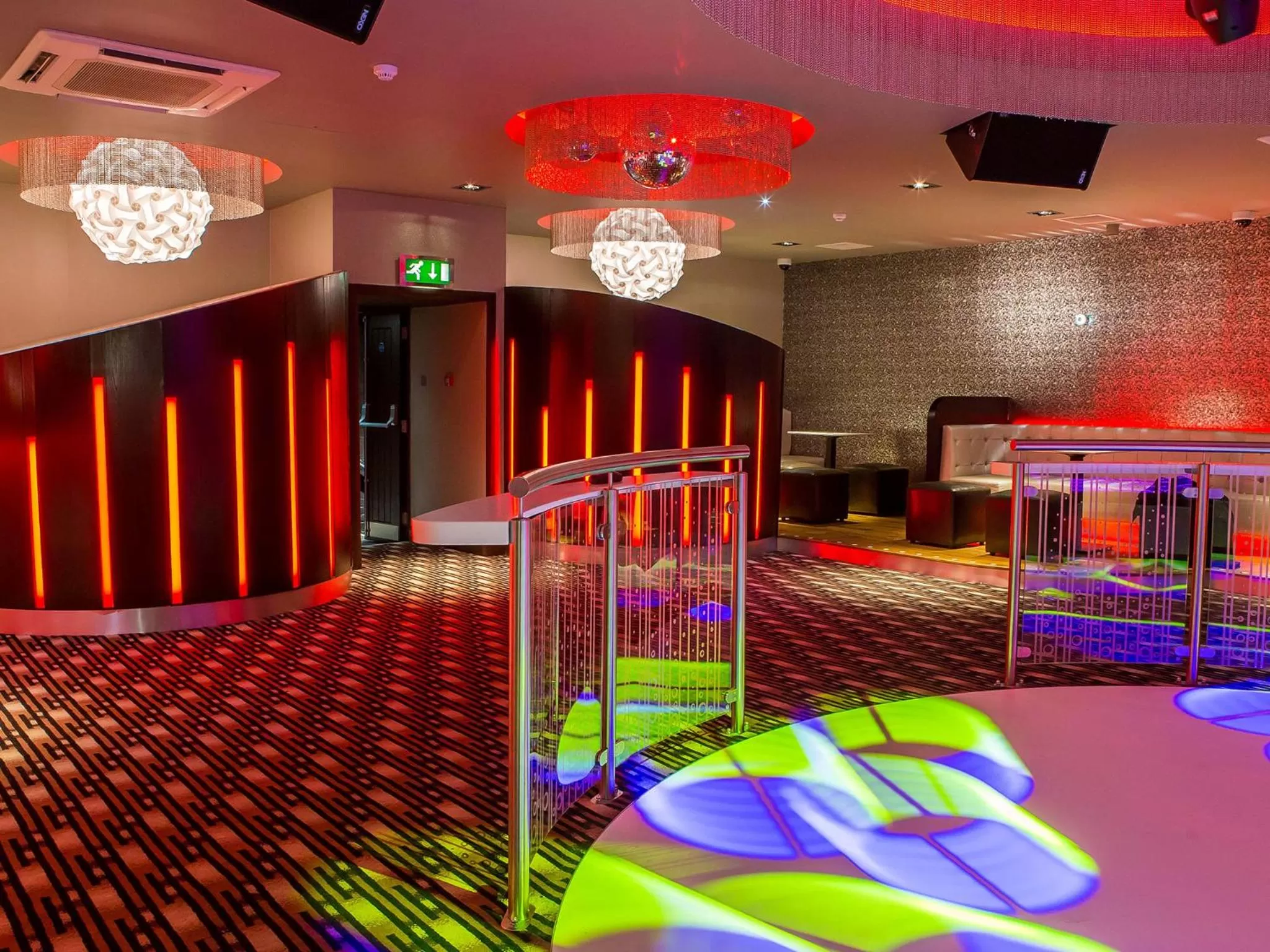 Nightclub / DJ in The Commercial Hotel