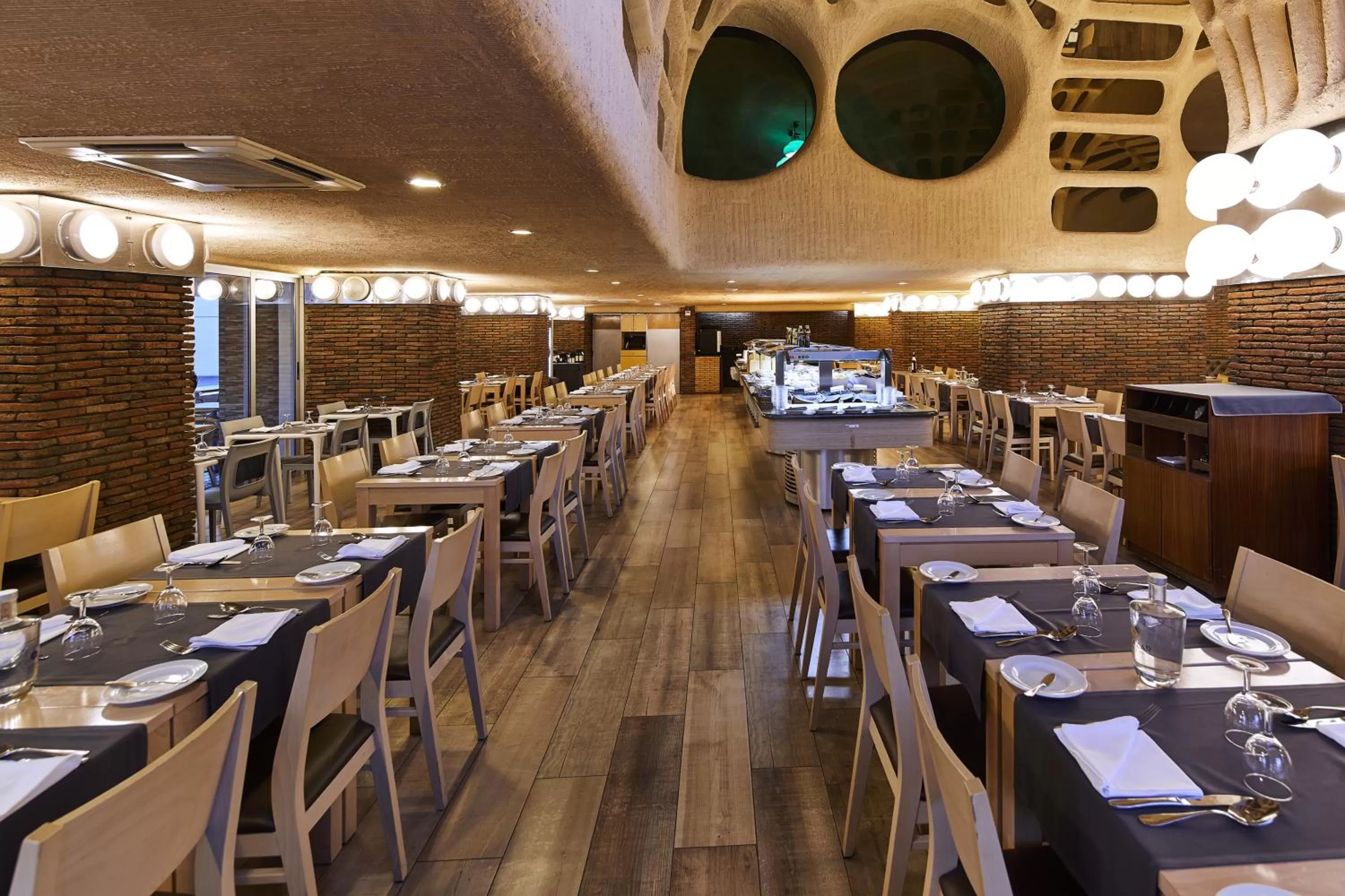 Restaurant/places to eat in Alcazar Hotel & SPA
