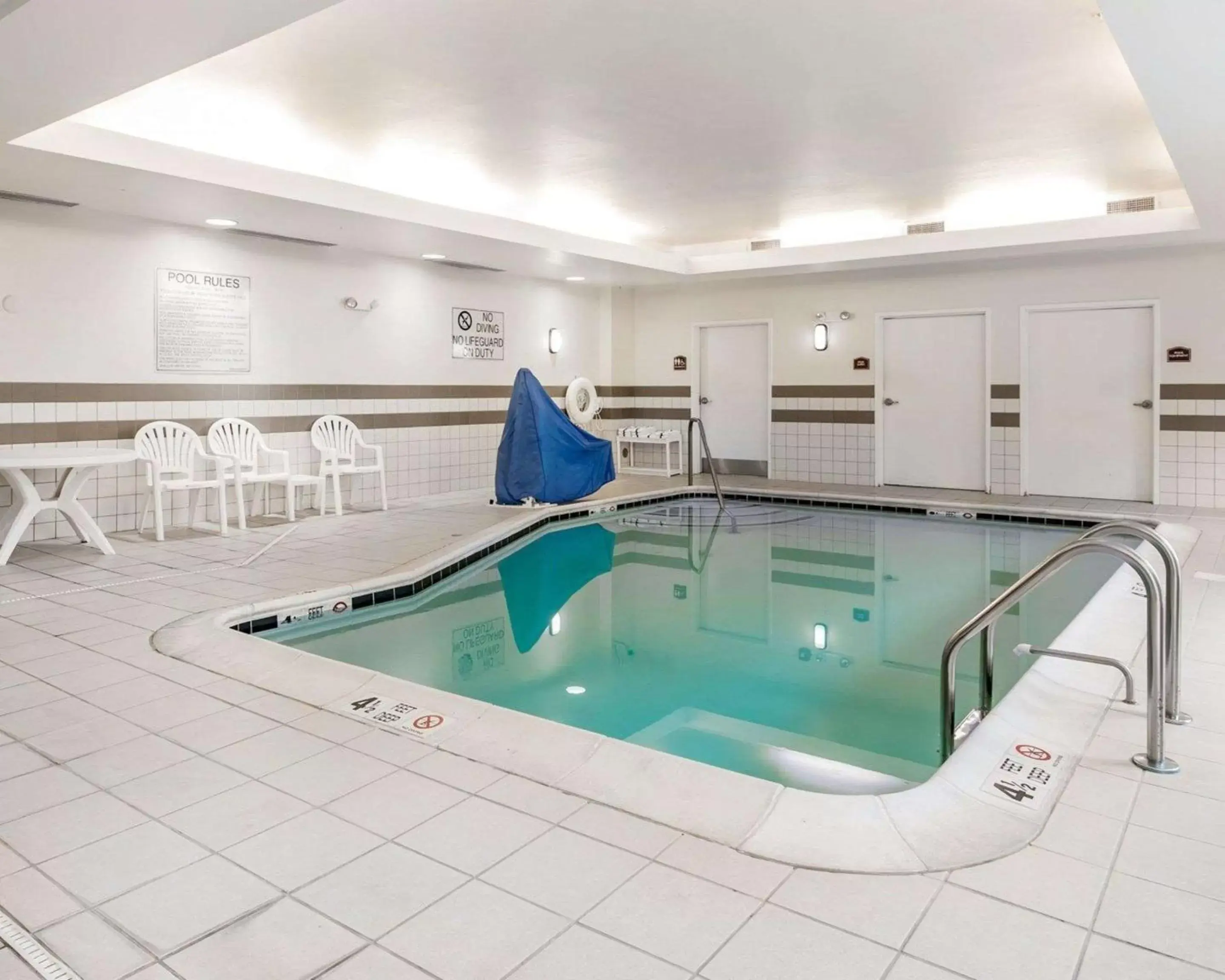 On site, Swimming Pool in Comfort Suites Vestal near University