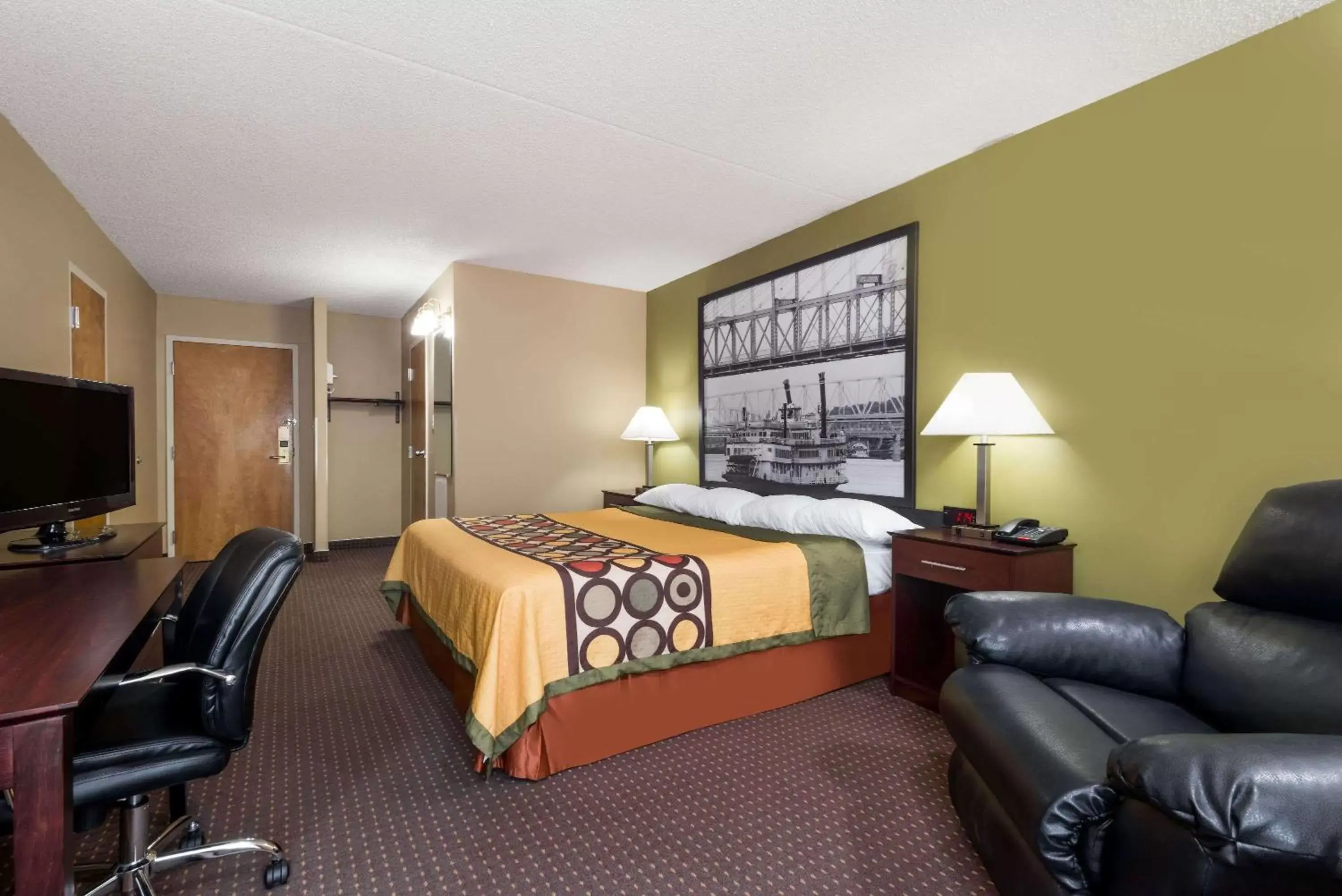 Photo of the whole room in Super 8 by Wyndham Miamisburg Dayton S Area OH