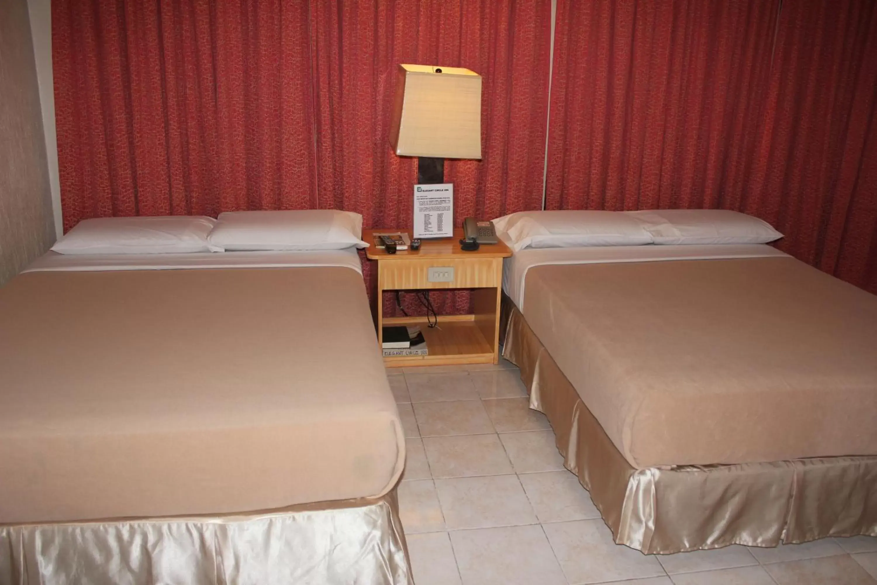 Bed in Elegant Circle Inn